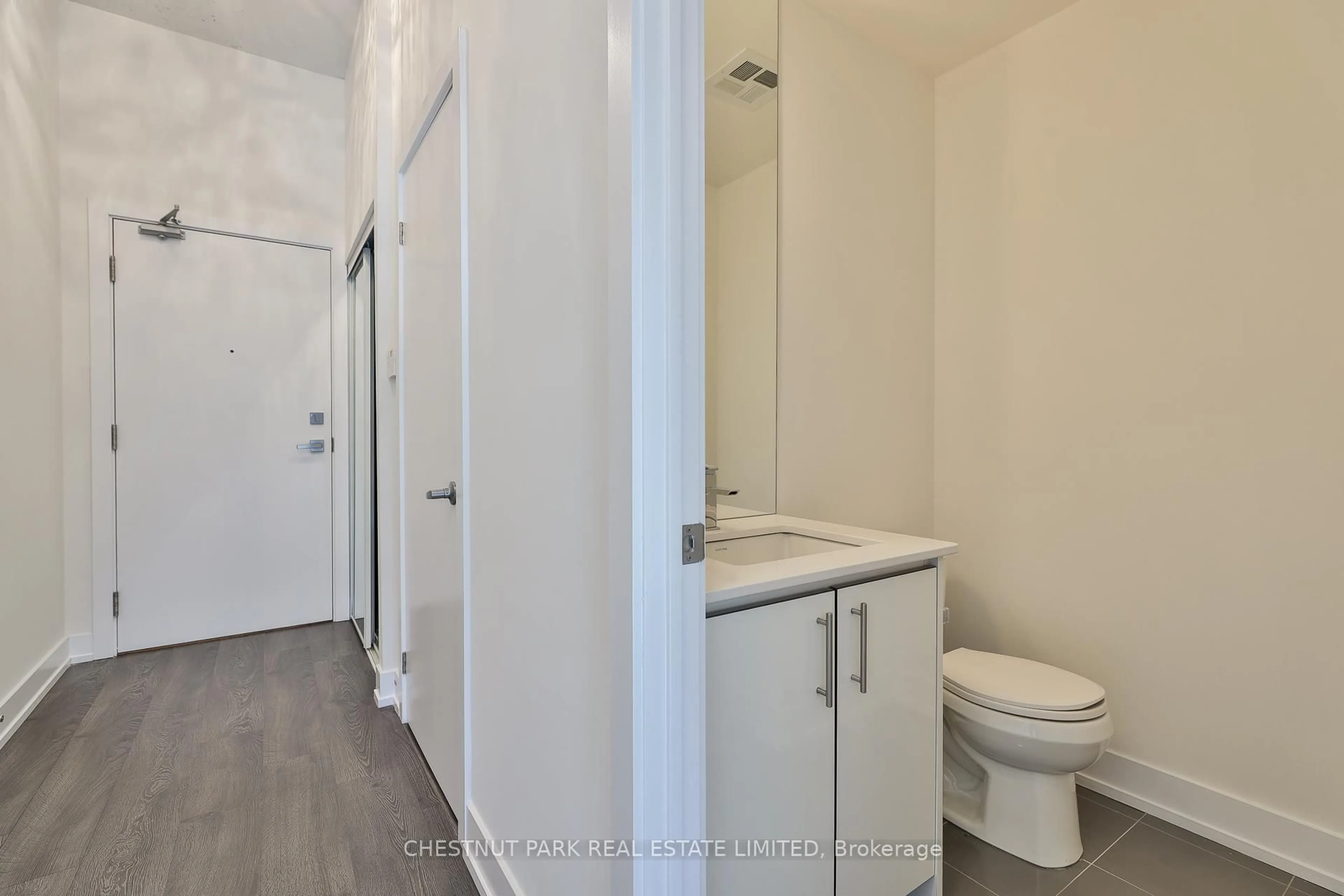 Standard bathroom, unknown for 75 The Donway #603, Toronto Ontario M3C 2E9