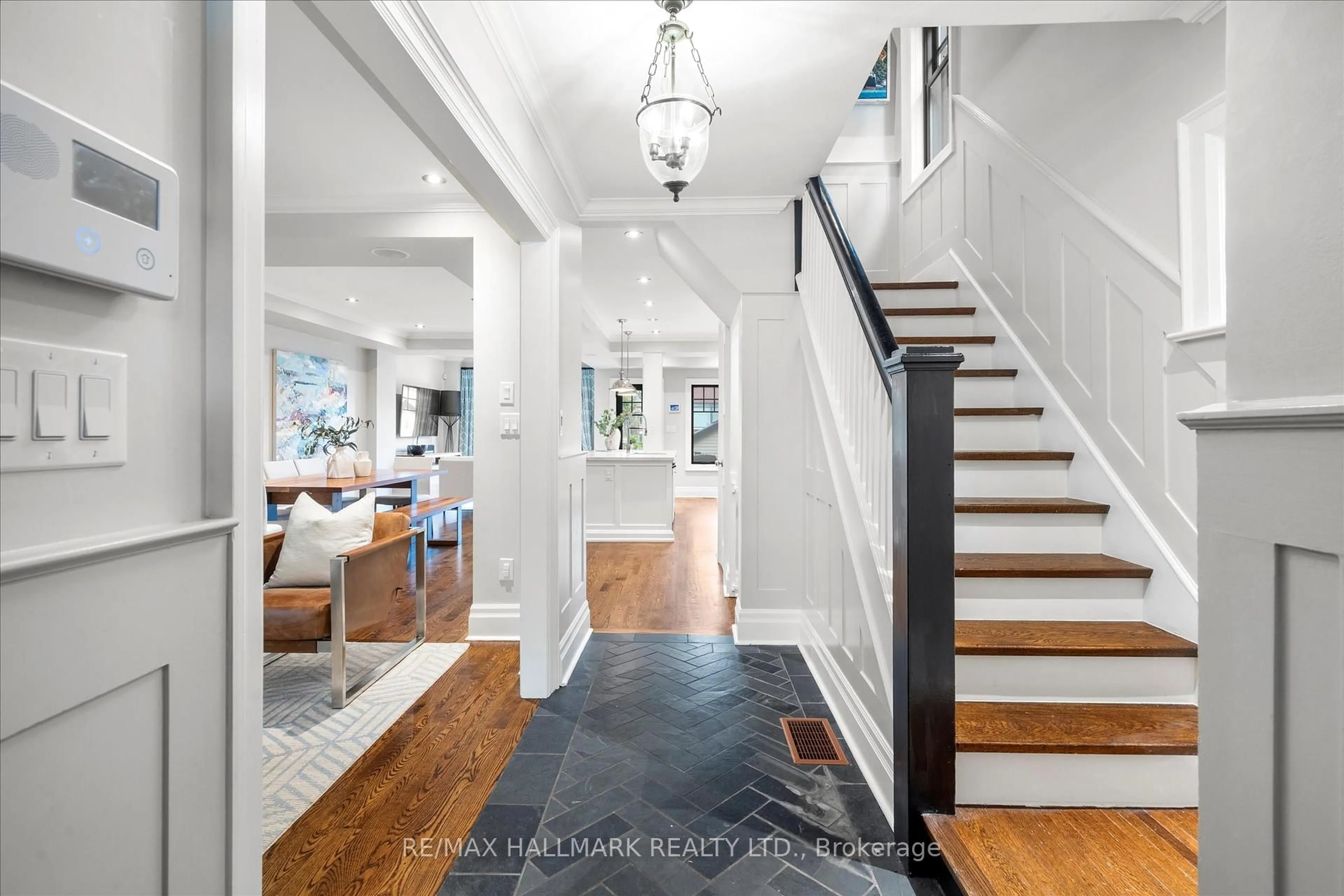 Indoor entryway for 194 Snowdon Ave, Toronto Ontario M4N 2B2