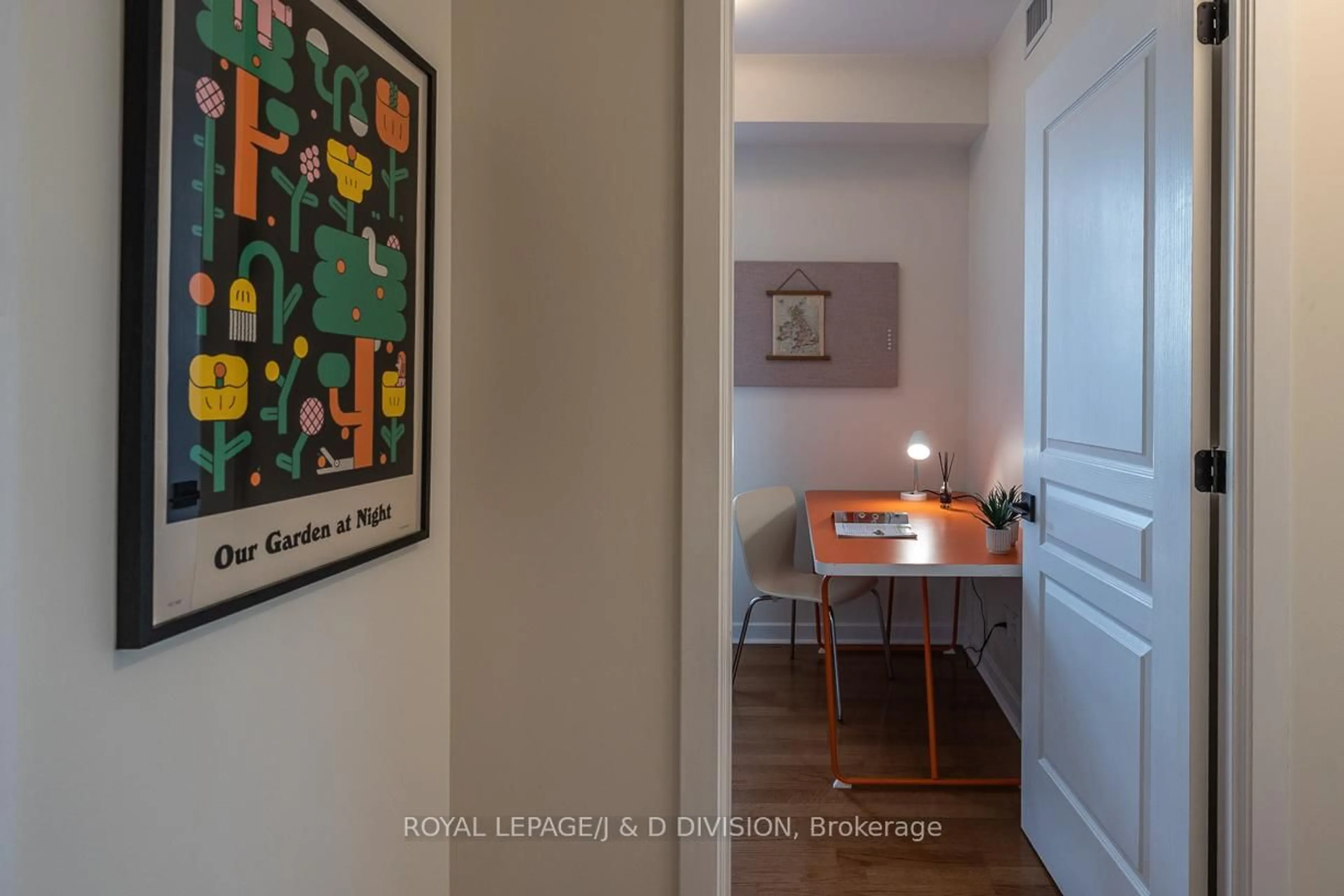 Indoor entryway for 438 Richmond St #610, Toronto Ontario M5V 3S6