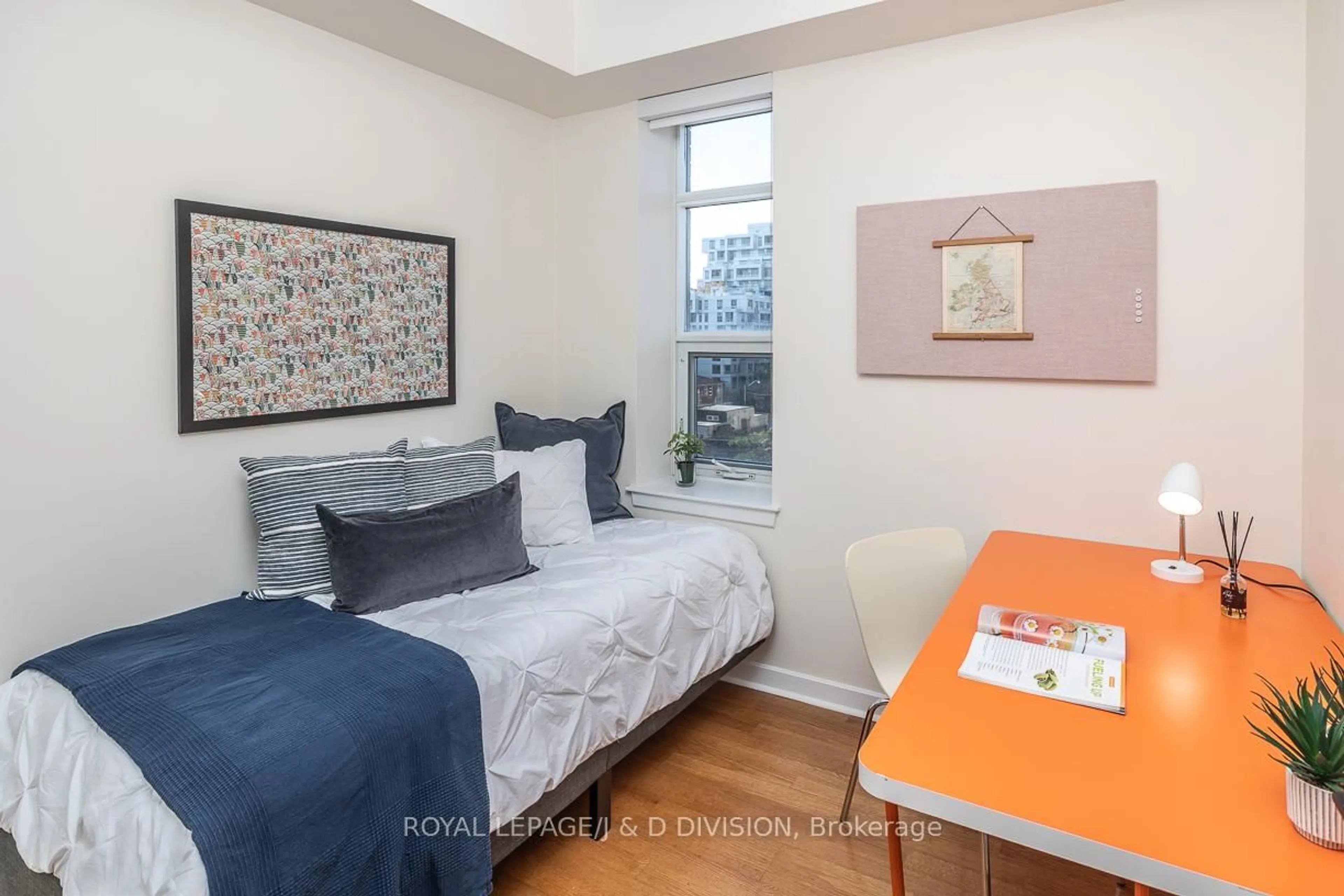 A pic of a room for 438 Richmond St #610, Toronto Ontario M5V 3S6