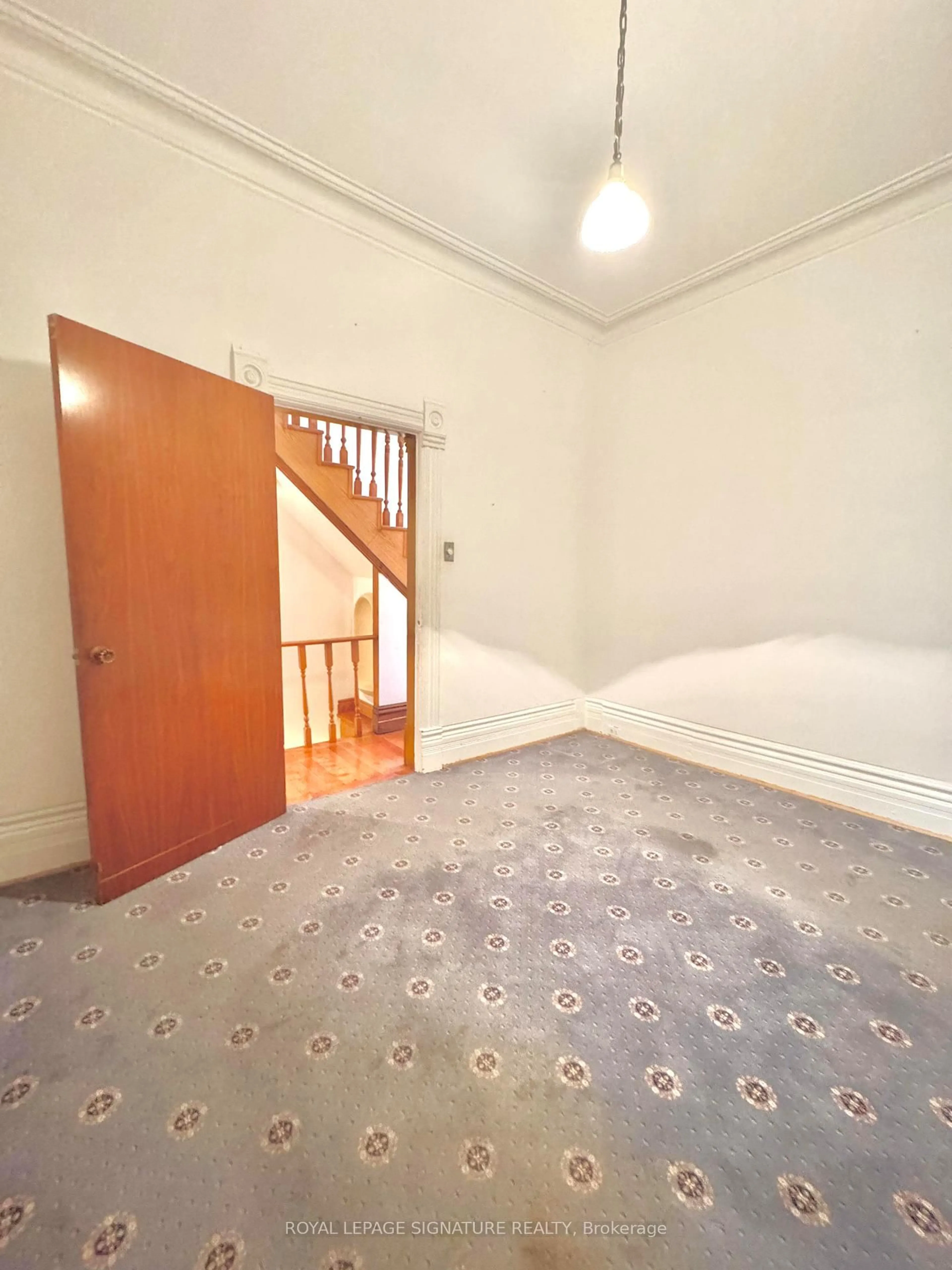 A pic of a room for 203 Euclid Ave, Toronto Ontario M6J 2J8