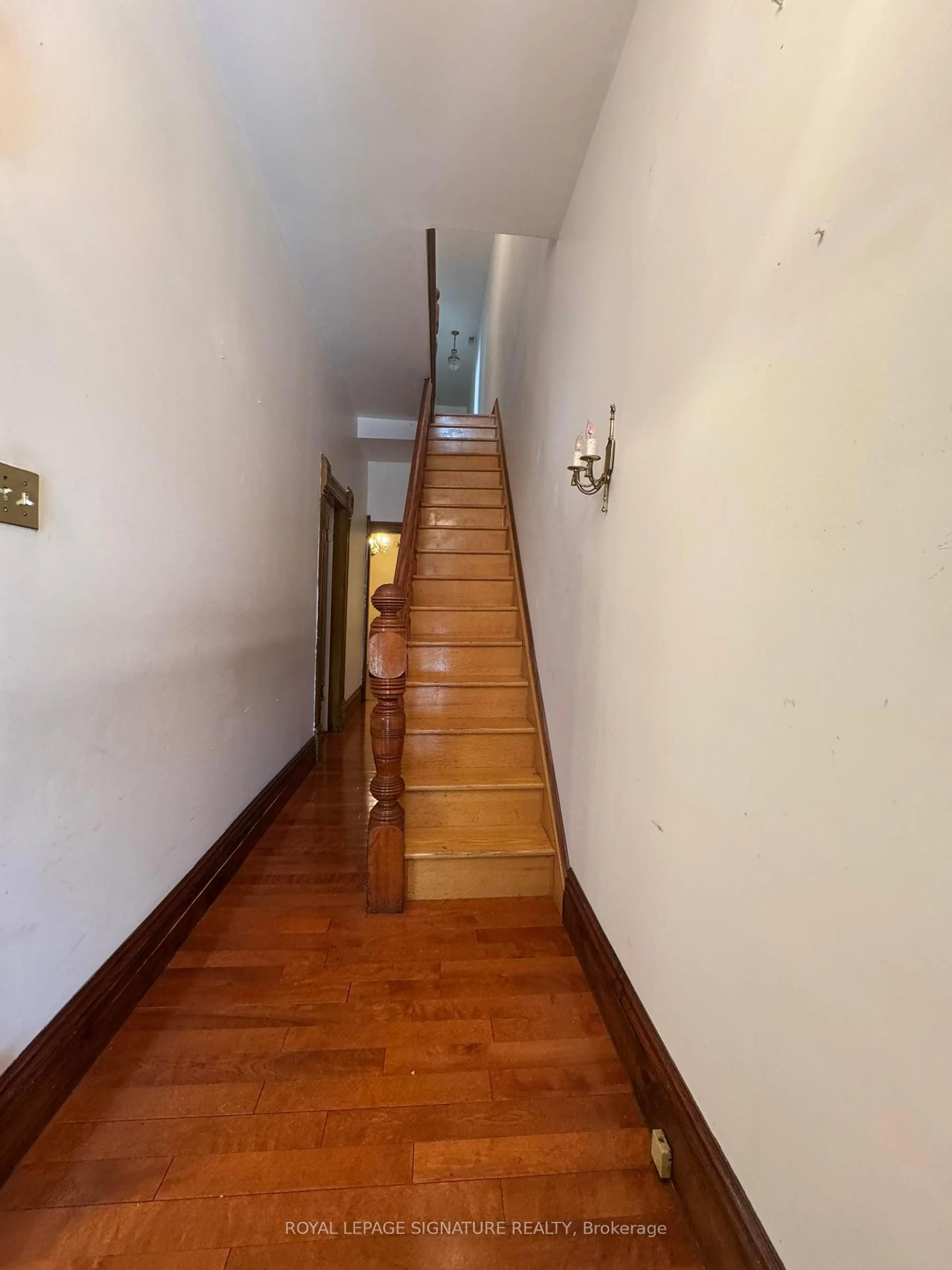 Unknown for 203 Euclid Ave, Toronto Ontario M6J 2J8