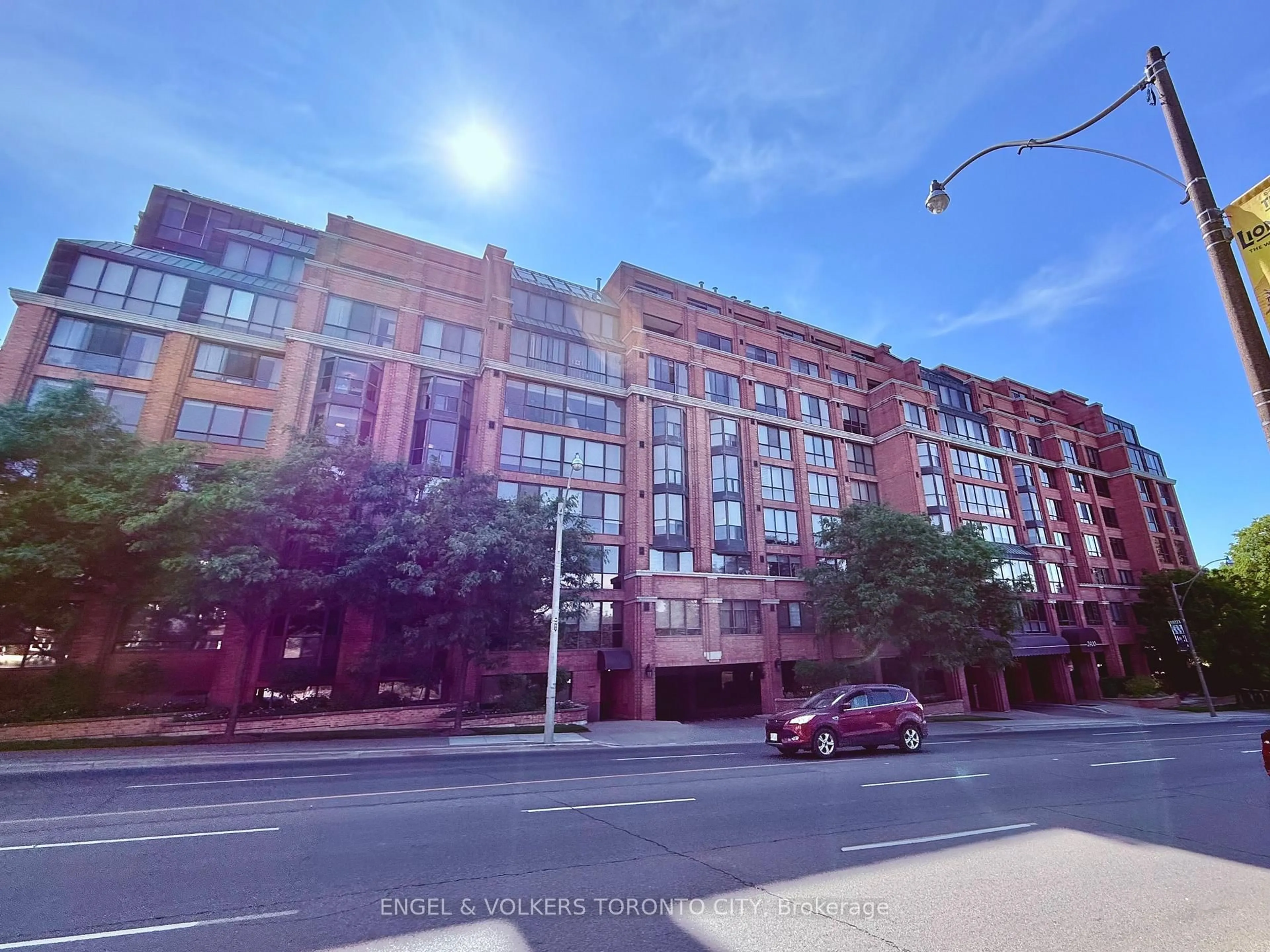 Blurry image for 2900 Yonge St #507, Toronto Ontario M4N 3N8