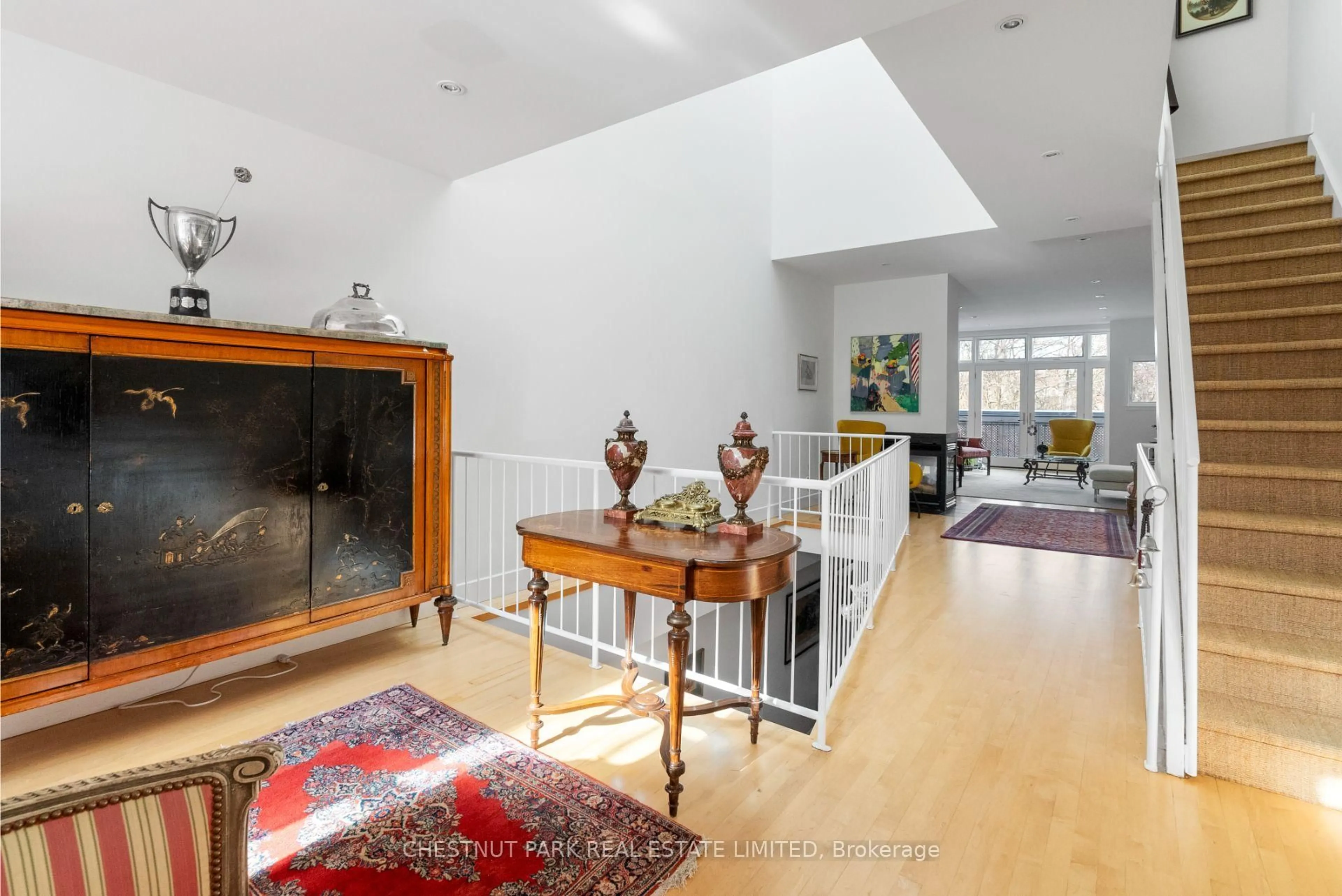 Indoor foyer for 68 Belmont St, Toronto Ontario M5R 1P8