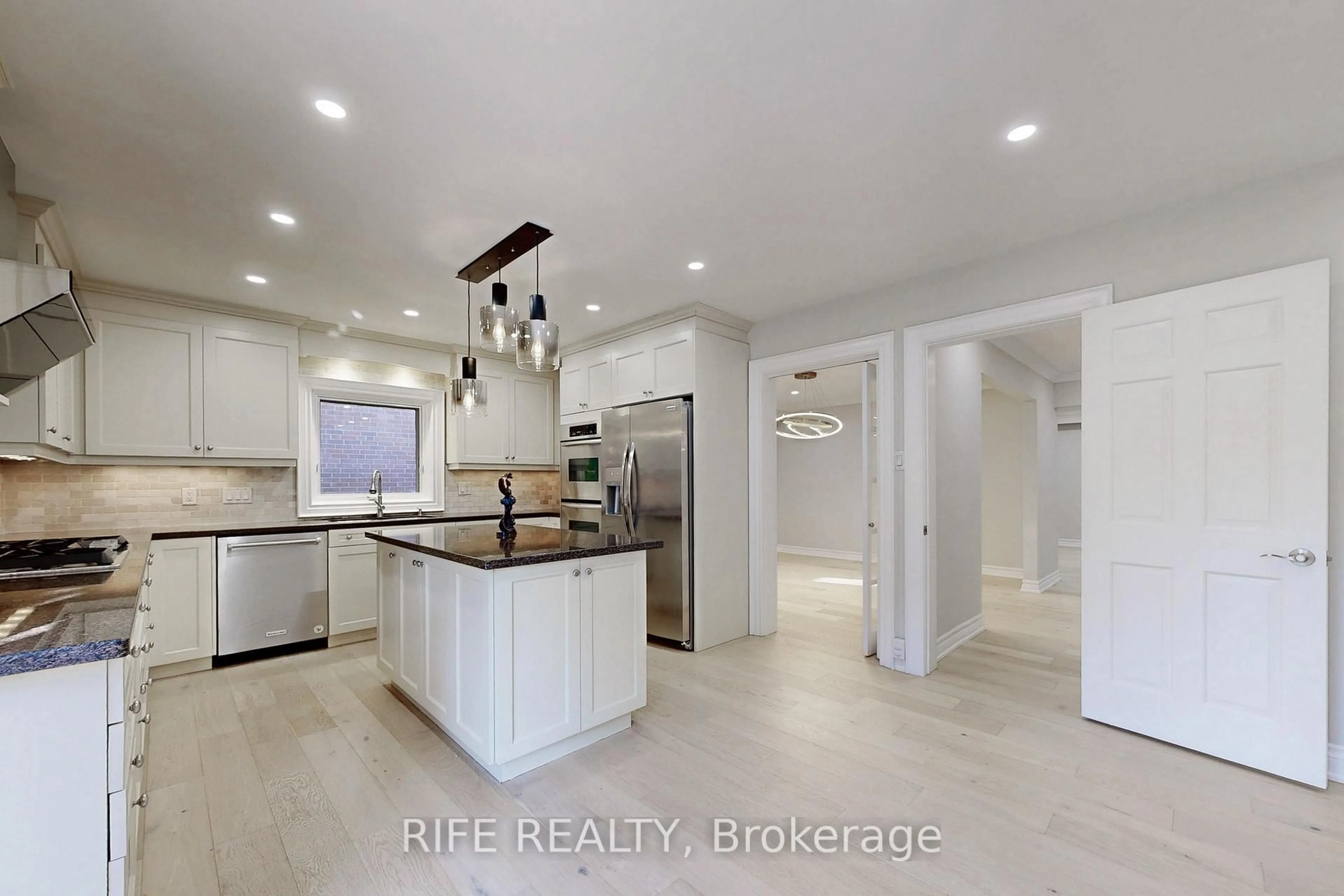 Open concept kitchen, ceramic/tile floor for 8 Elliotwood Crt, Toronto Ontario M2L 2P9