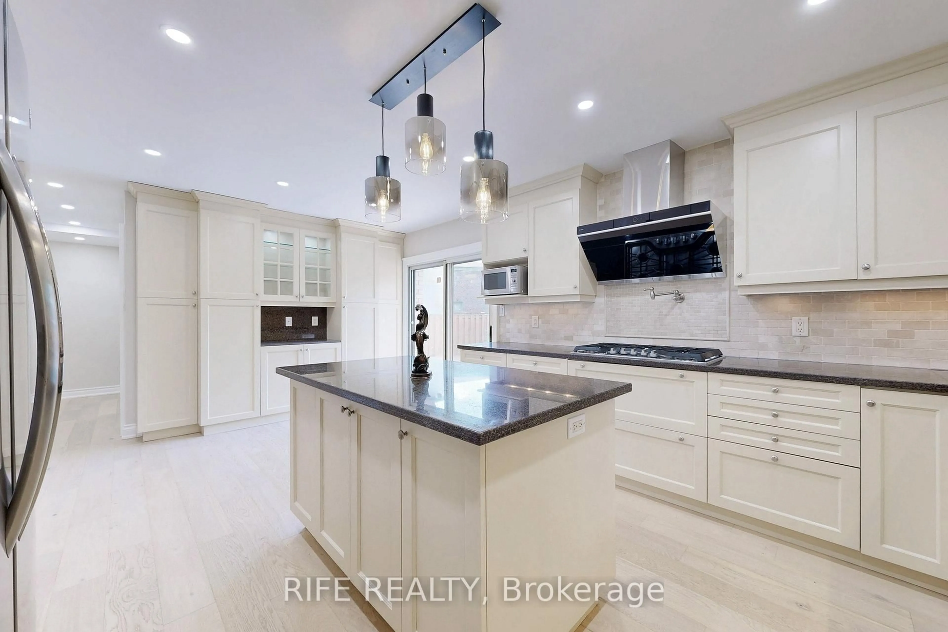 Contemporary kitchen, ceramic/tile floor for 8 Elliotwood Crt, Toronto Ontario M2L 2P9