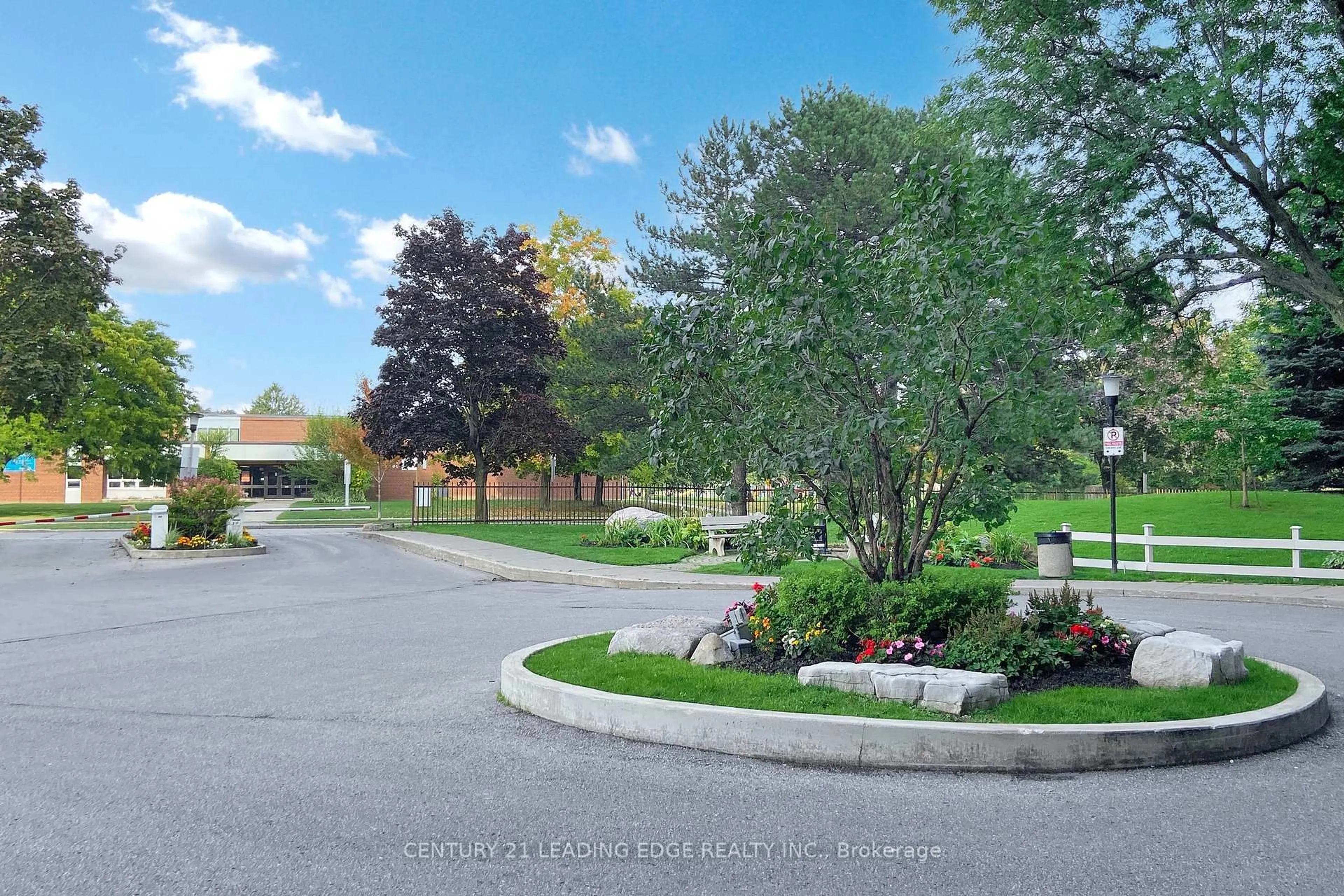Patio, street for 10 Muirhead Rd #1108, Toronto Ontario M2J 4P9