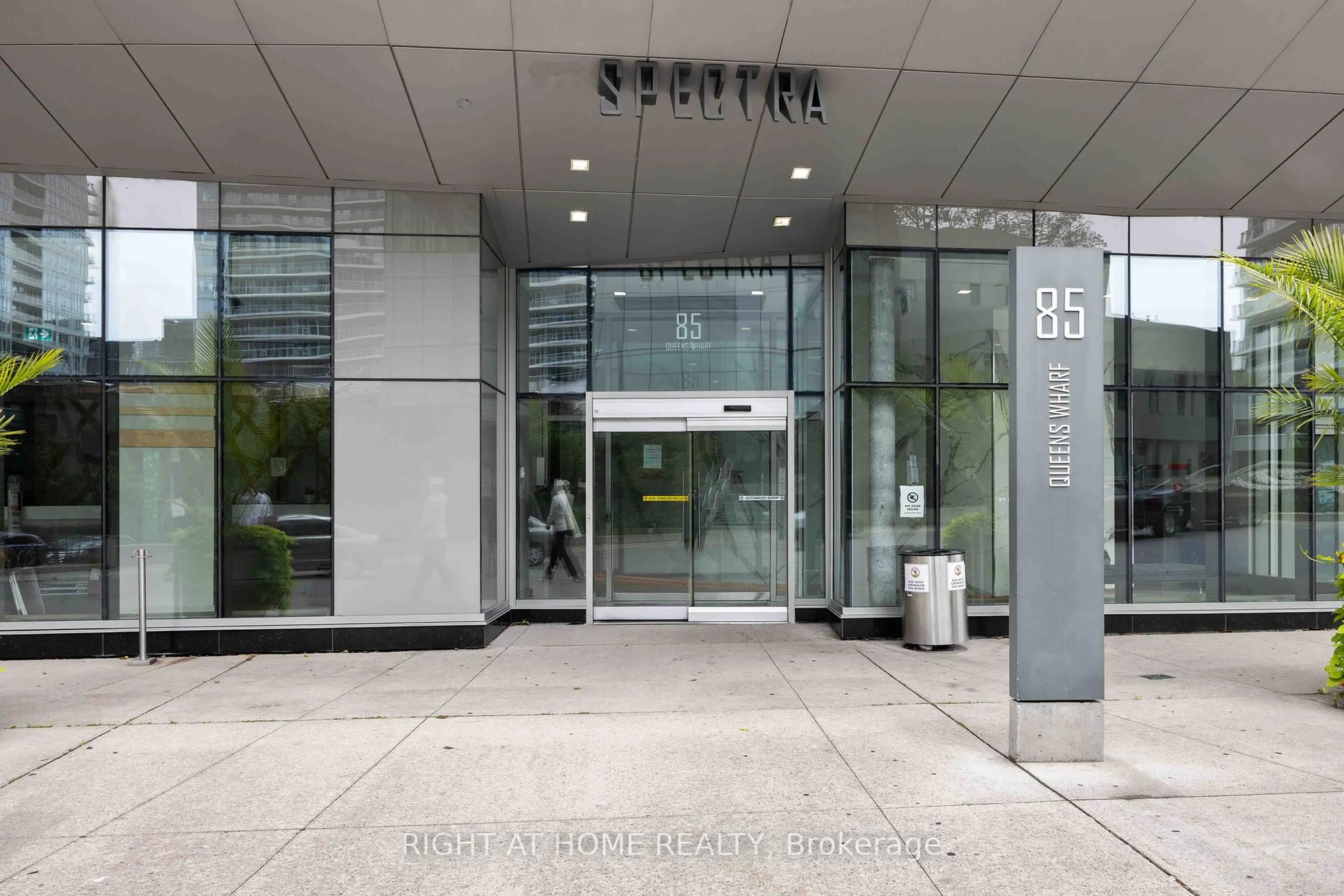 Indoor foyer for 85 Queens Wharf Rd #4109, Toronto Ontario M5V 0J9