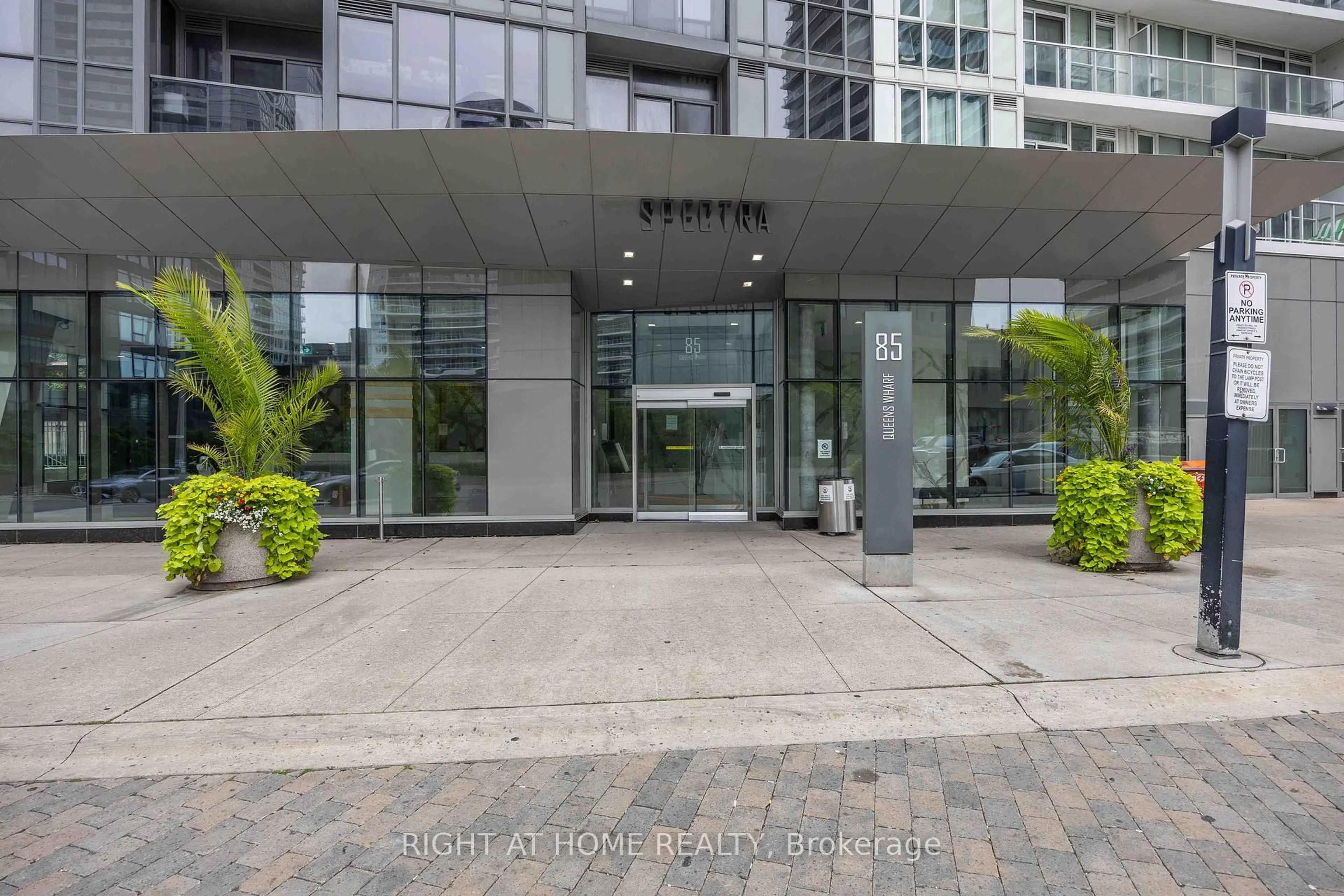 Indoor foyer for 85 Queens Wharf Rd #4109, Toronto Ontario M5V 0J9