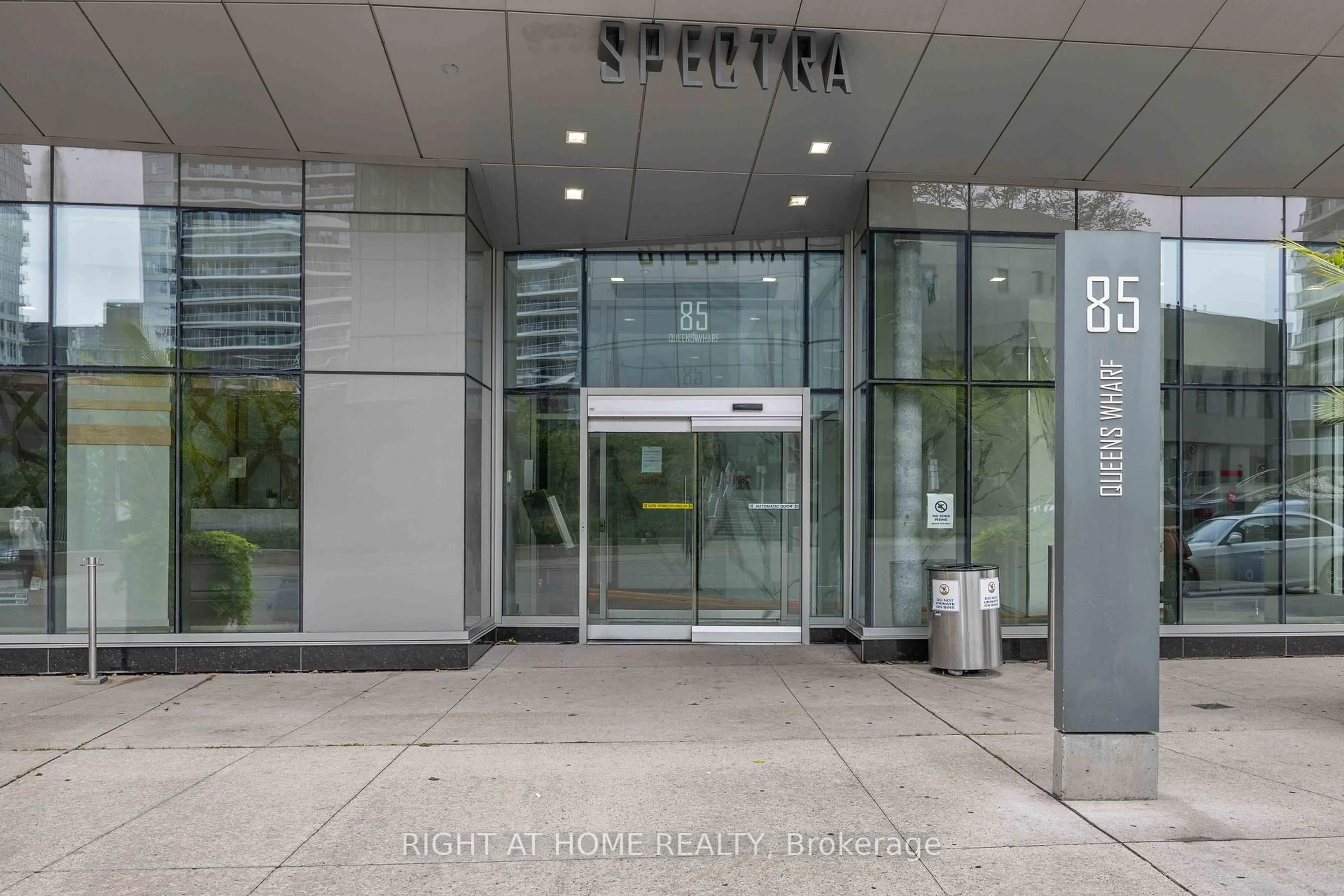 Indoor foyer for 85 Queens Wharf Rd #4109, Toronto Ontario M5V 0J9