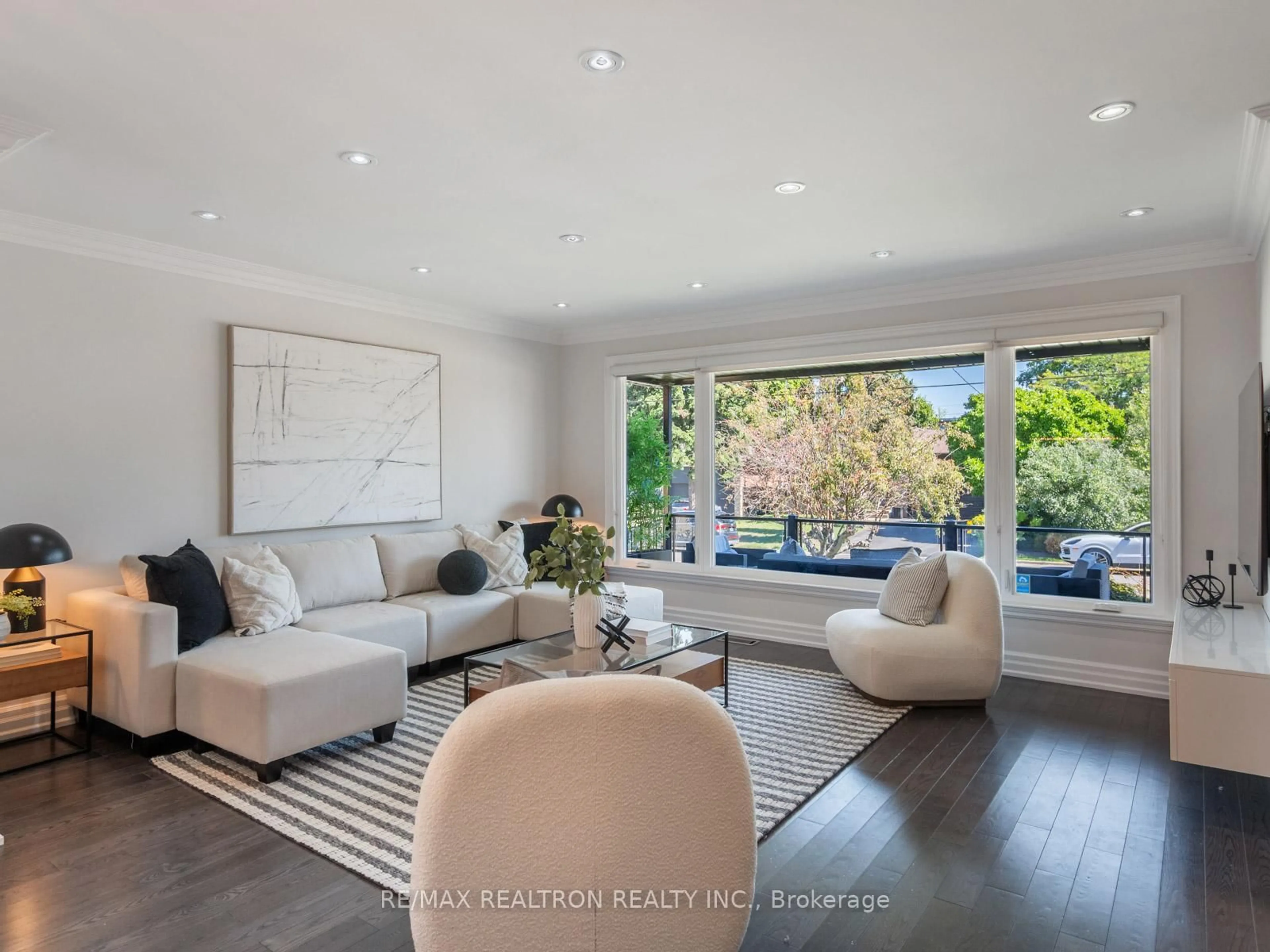 Living room with furniture, unknown for 10 Terrydale Dr, Toronto Ontario M3H 5M6