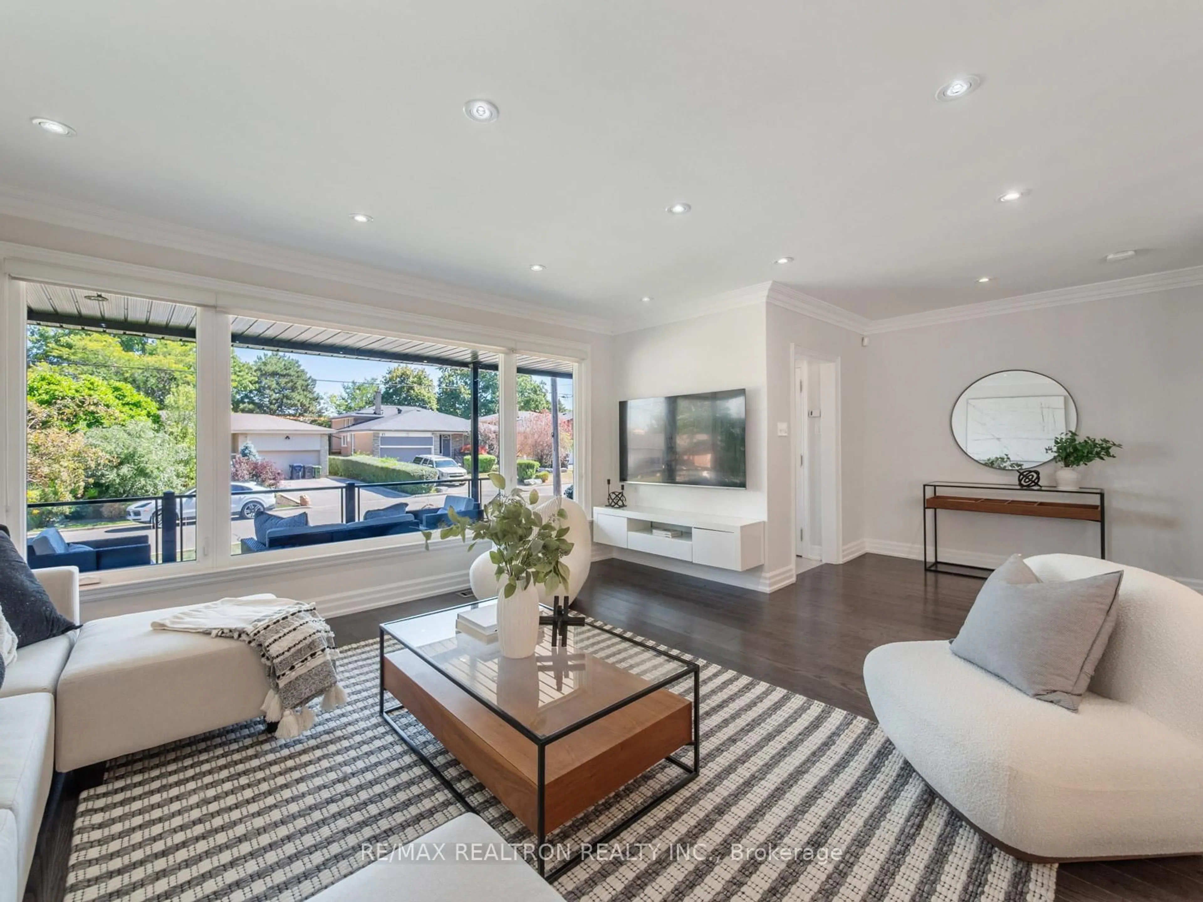 Living room with furniture, unknown for 10 Terrydale Dr, Toronto Ontario M3H 5M6