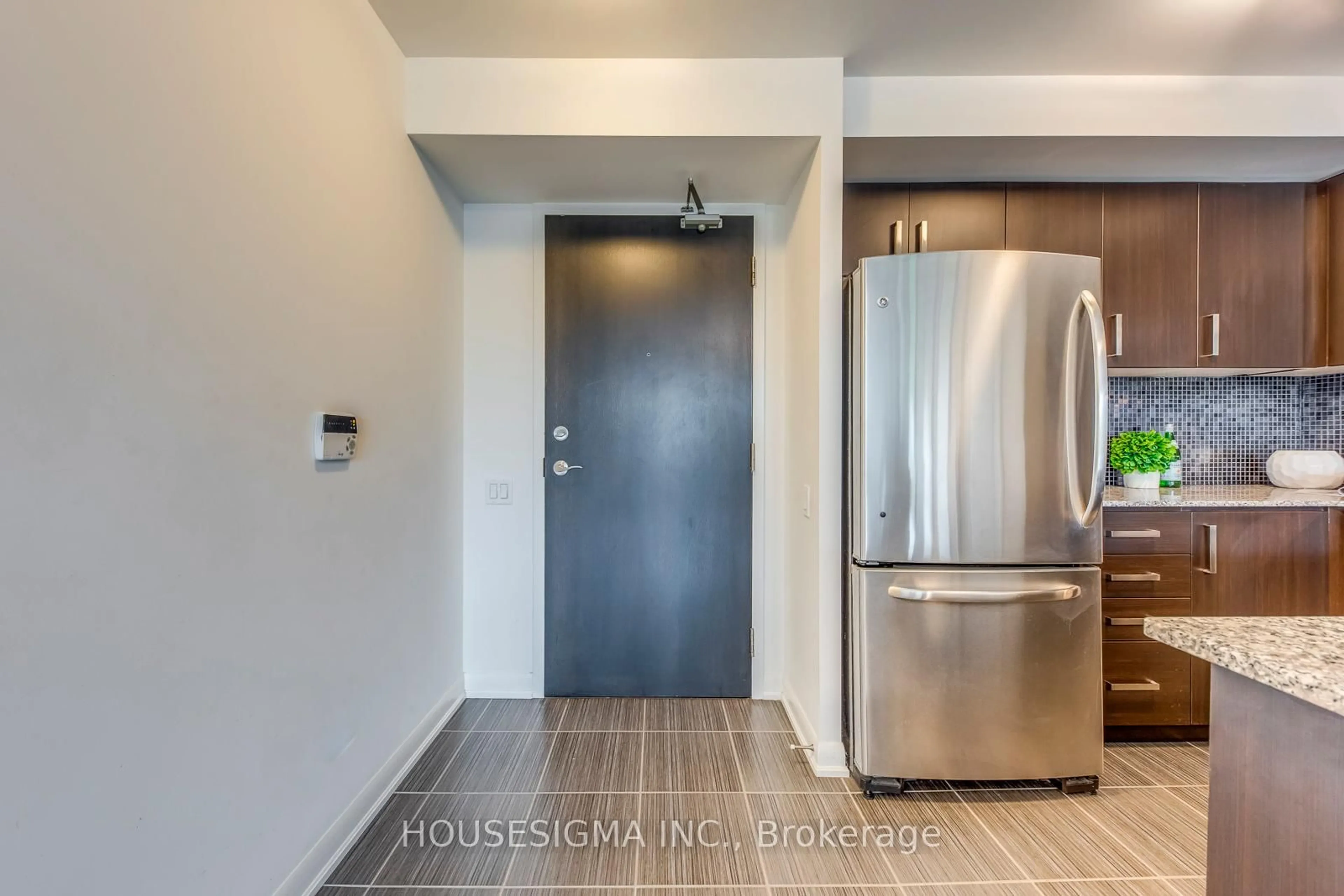 Indoor entryway for 17 Anndale Dr #308, Toronto Ontario M2N 2W7