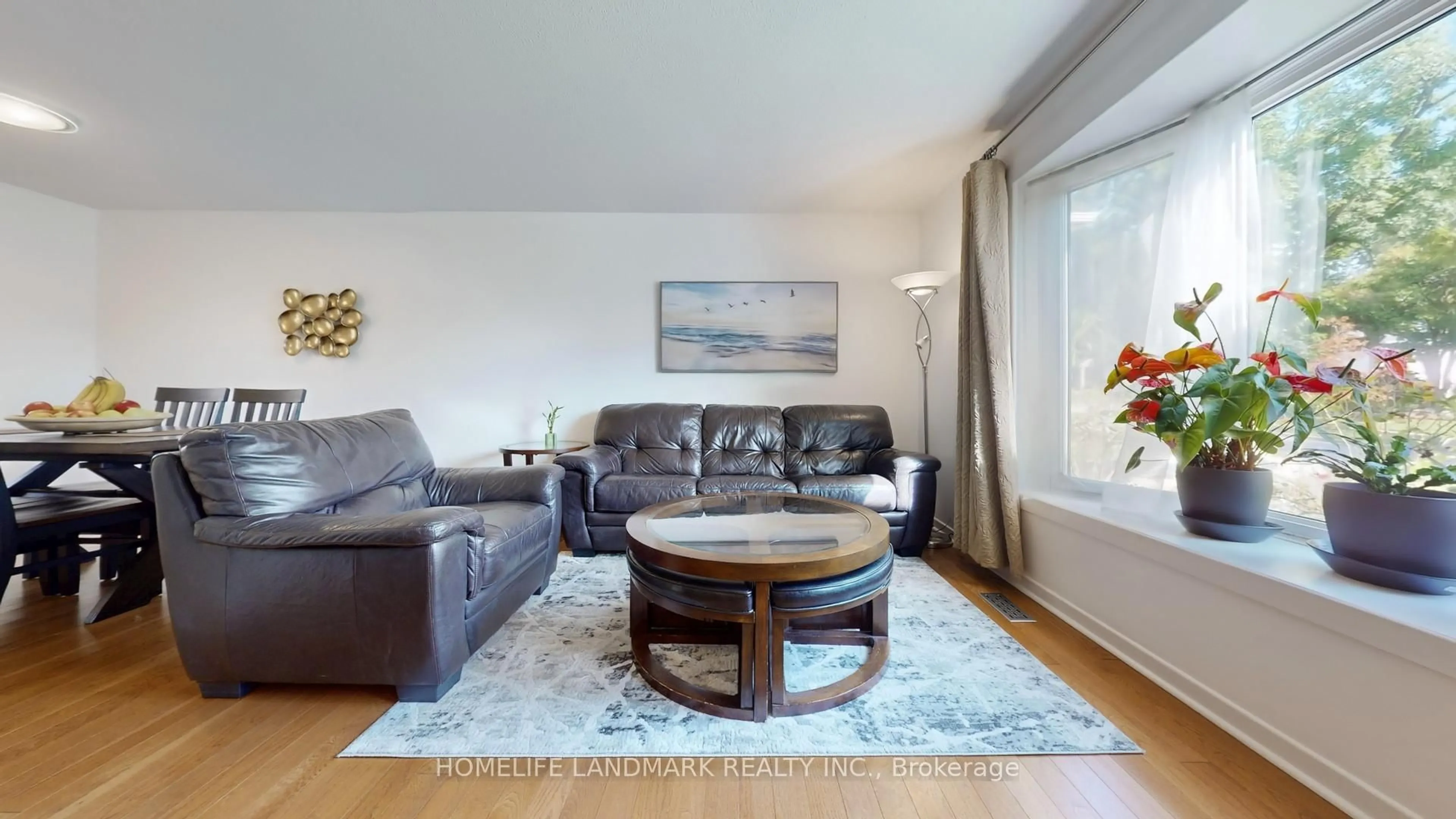 Living room with furniture, wood/laminate floor for 148 Cliffwood Rd, Toronto Ontario M2H 2E4