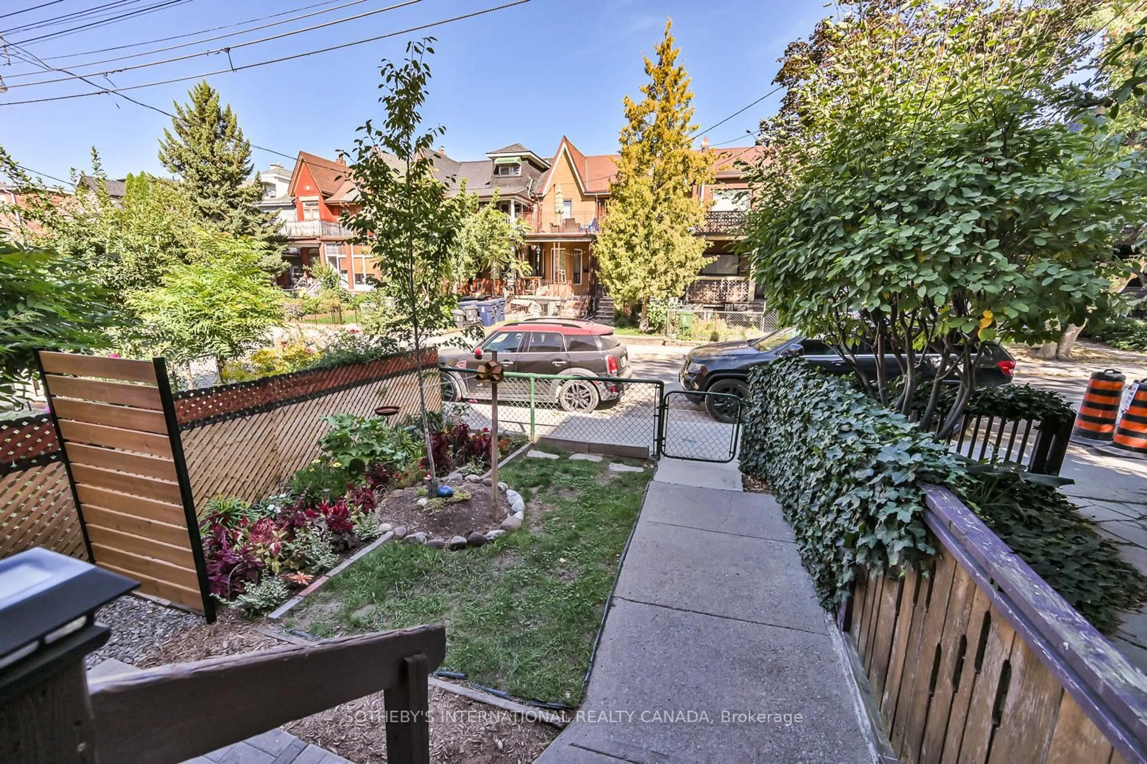 Patio, street for 278 Clinton St, Toronto Ontario M6G 2Y6
