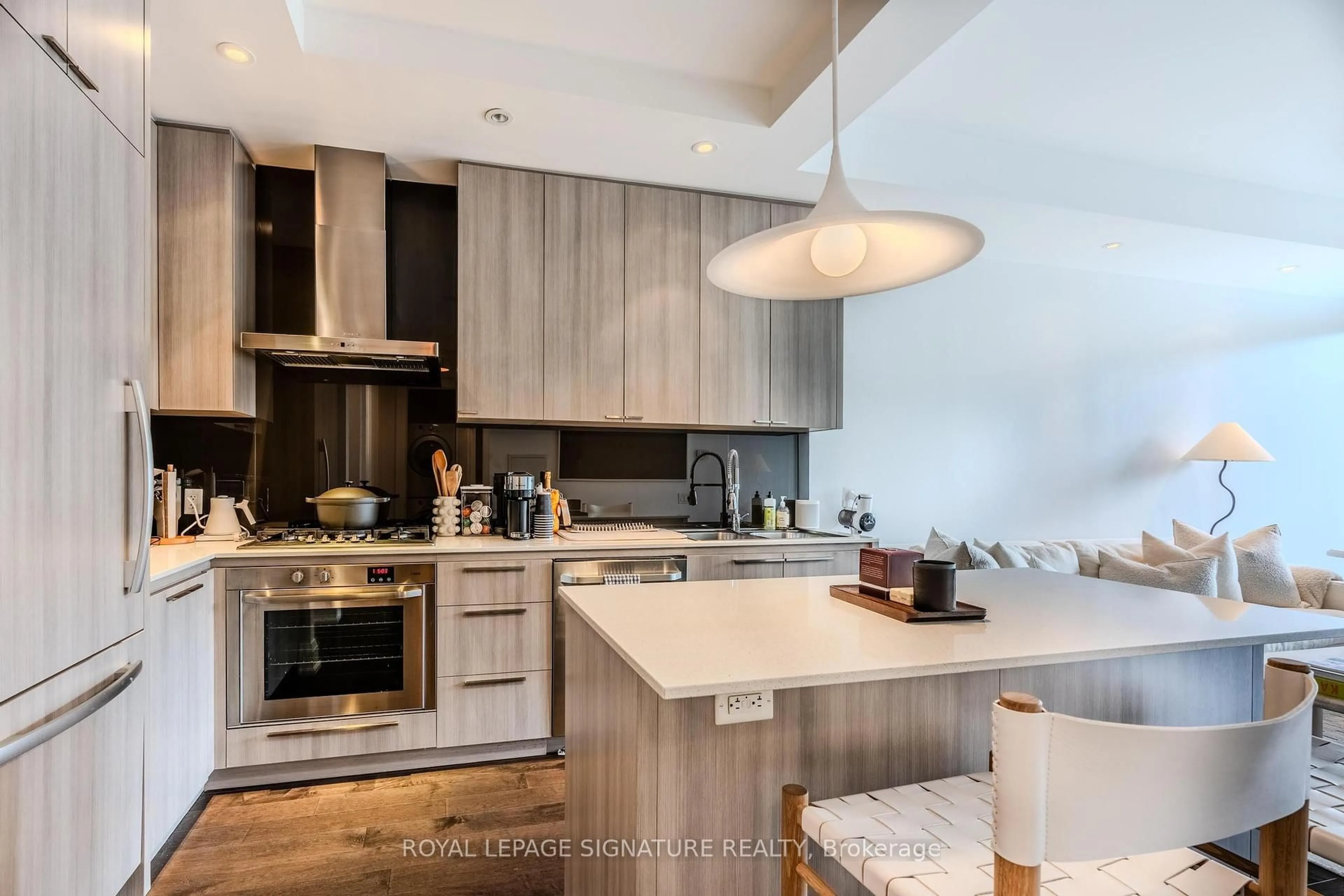 Contemporary kitchen, unknown for 88 Davenport Rd #305, Toronto Ontario M5R 0A5