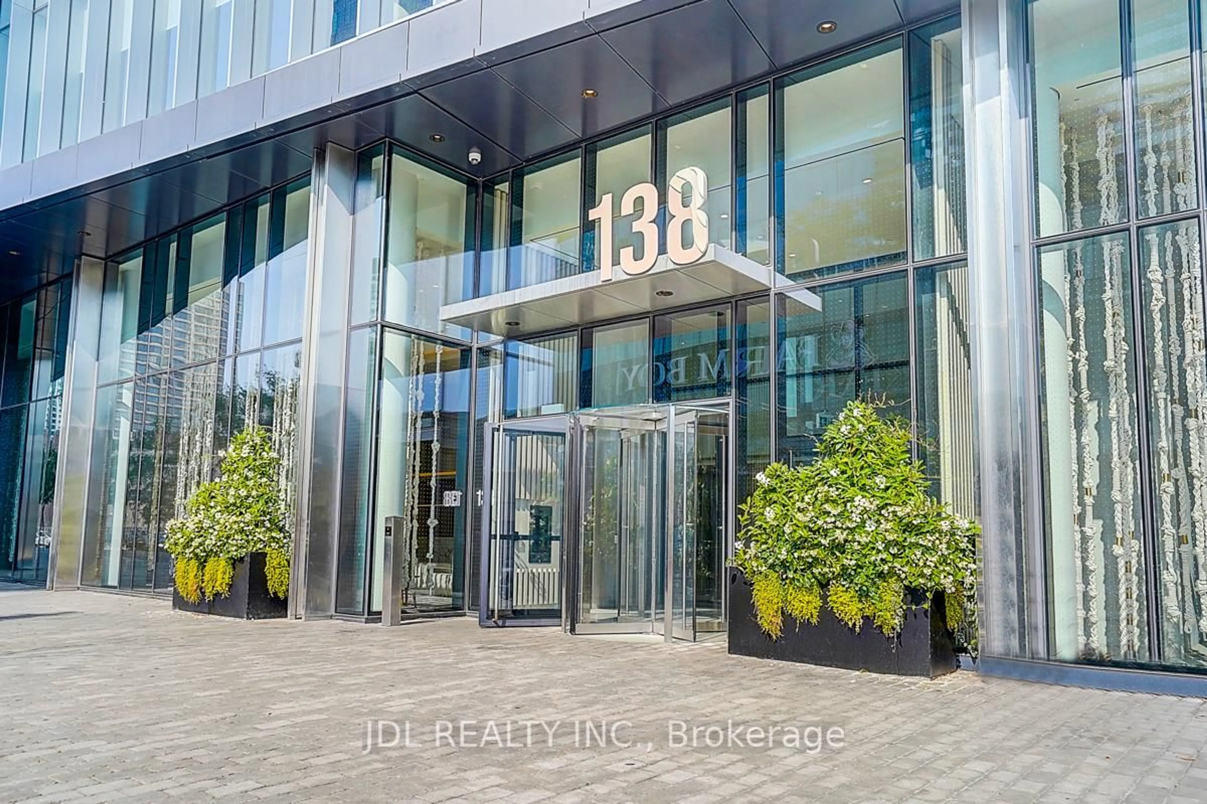 Indoor foyer for 138 Downes St #5103, Toronto Ontario M5E 0E4