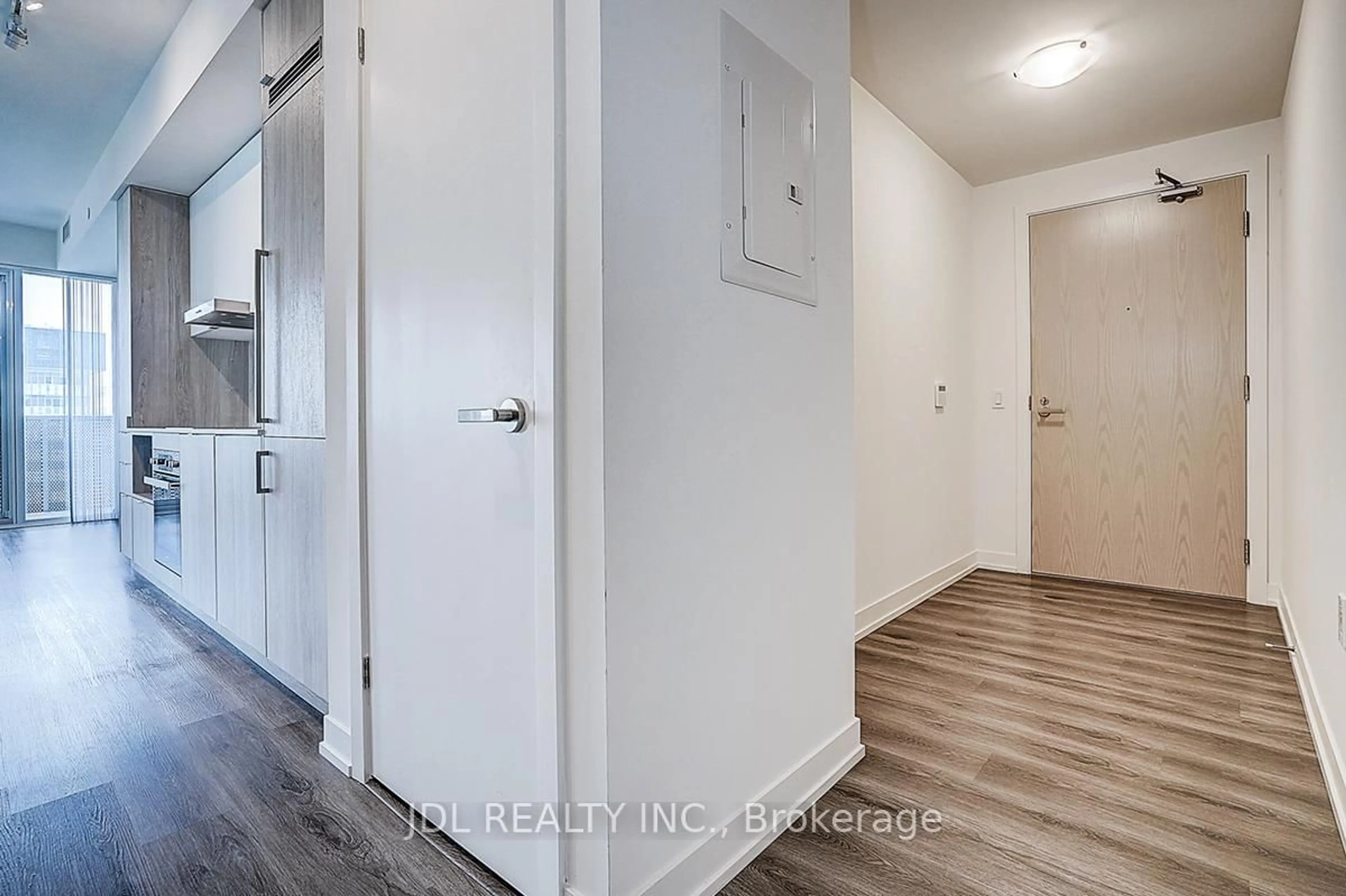 Indoor entryway for 138 Downes St #5103, Toronto Ontario M5E 0E4