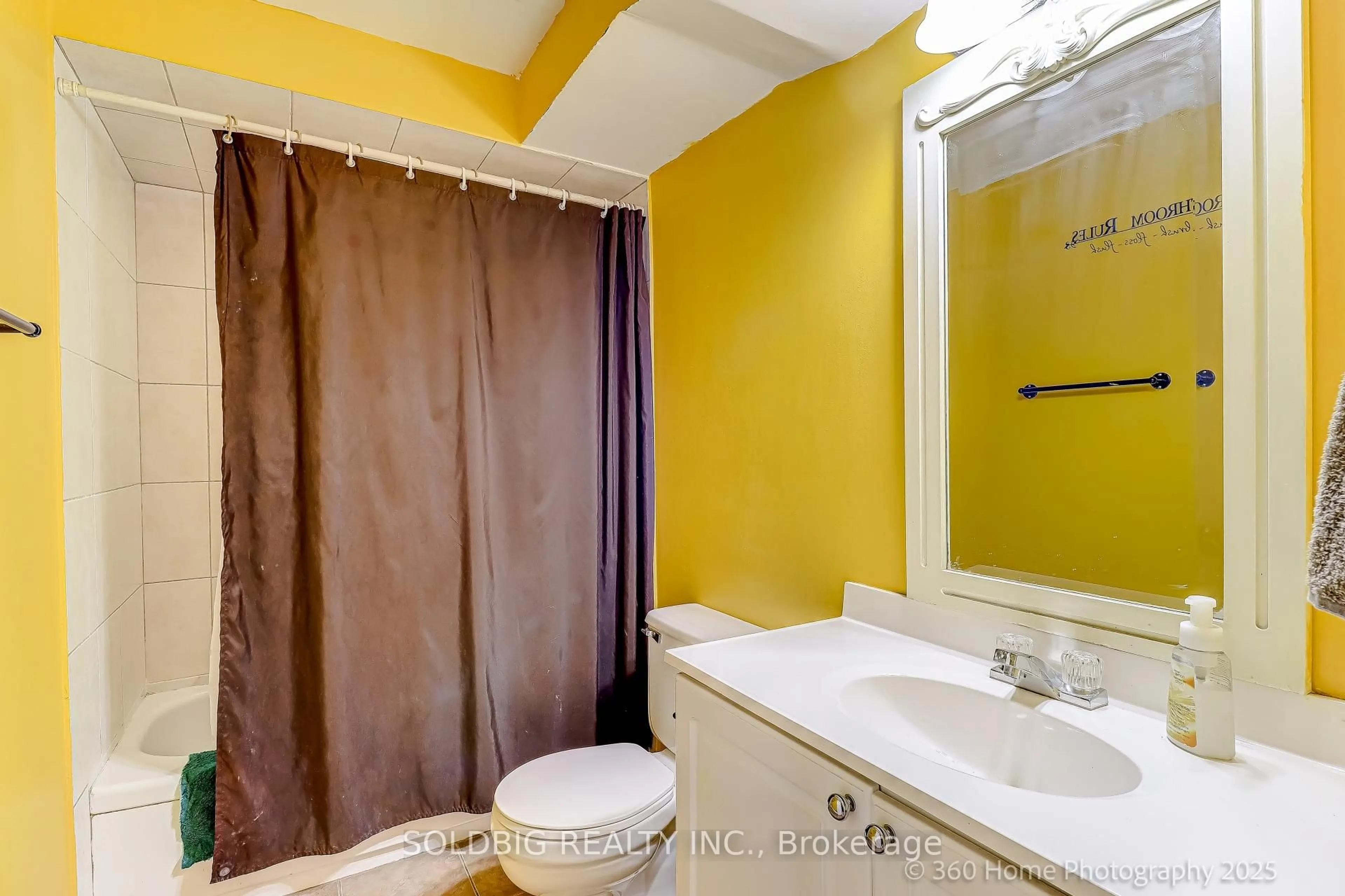 Standard bathroom, ceramic/tile floor for 610 Vaughan Rd, Toronto Ontario M6C 2R5