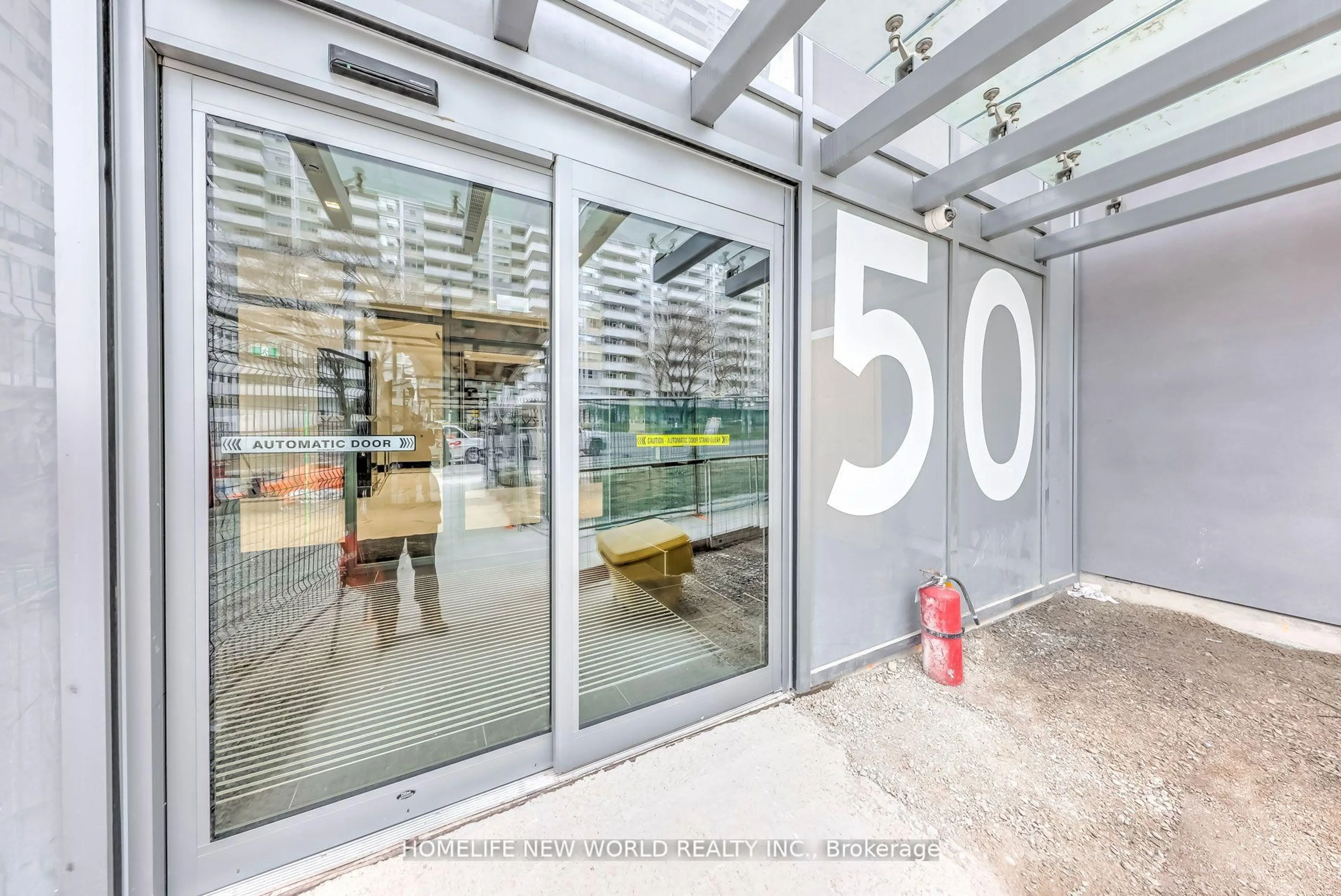 Indoor foyer for 50 Dunfield Ave #1011, Toronto Ontario M4S 0E4