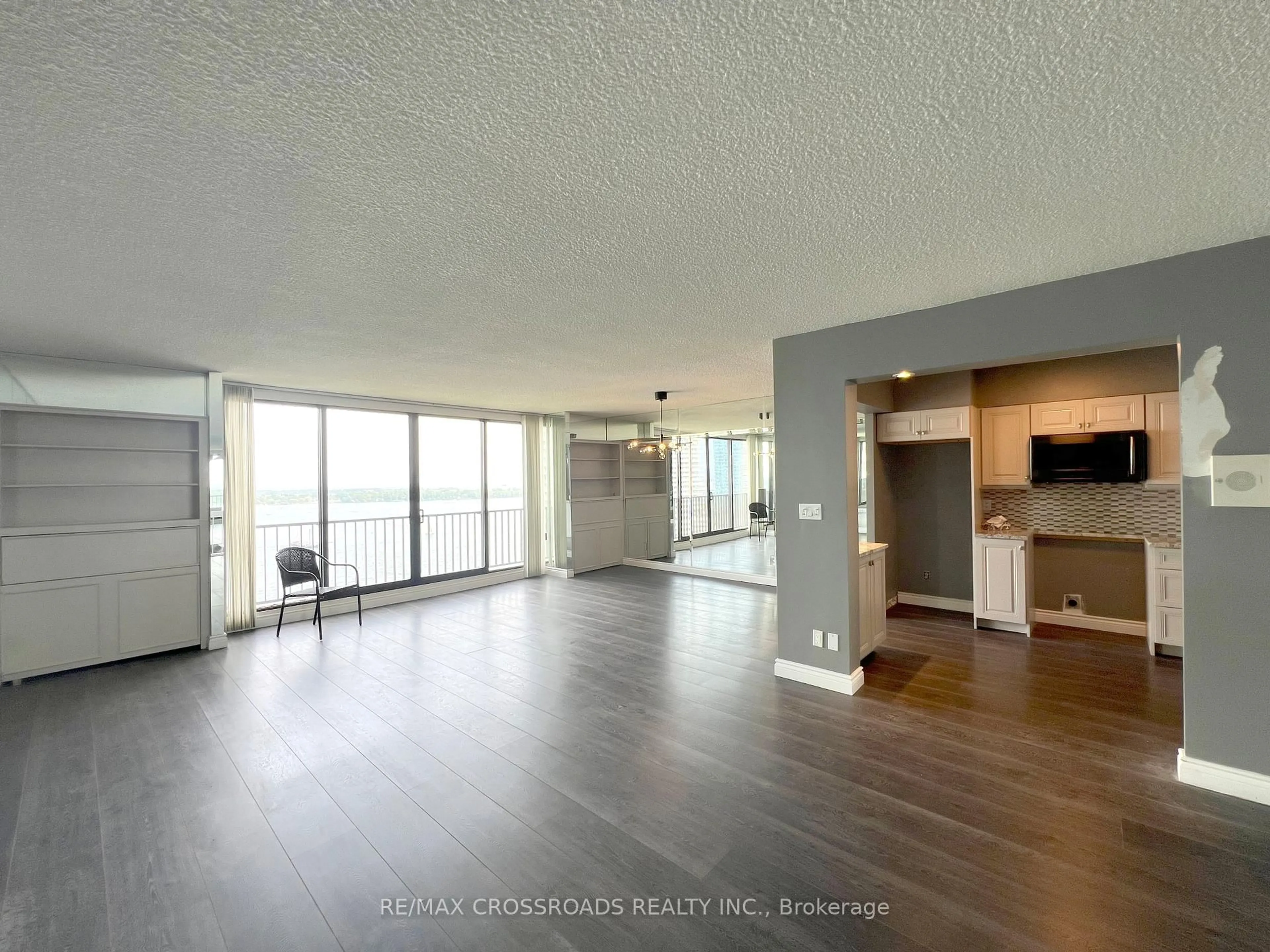 Unknown for 33 Harbour Sq #2212, Toronto Ontario M5J 2G2