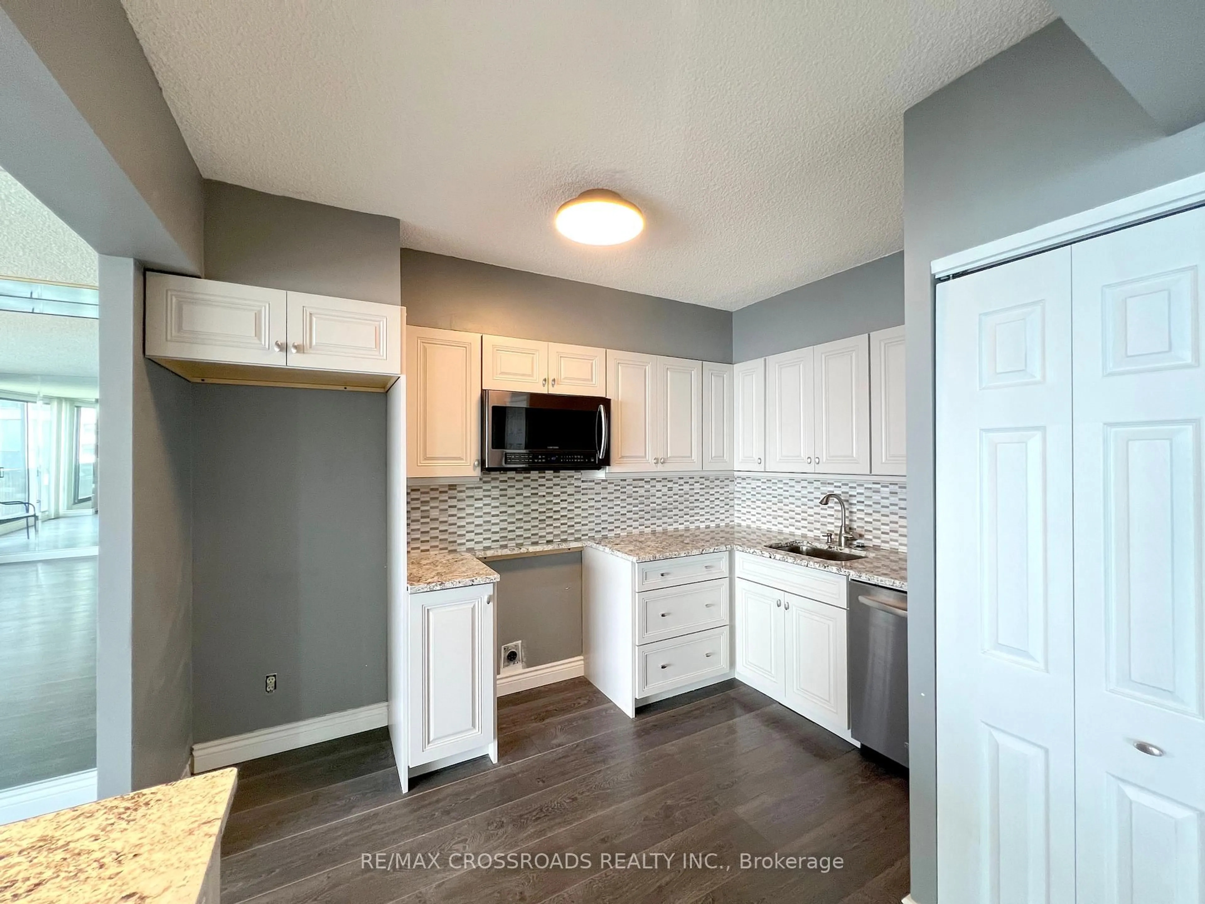 Standard kitchen, unknown for 33 Harbour Sq #2212, Toronto Ontario M5J 2G2