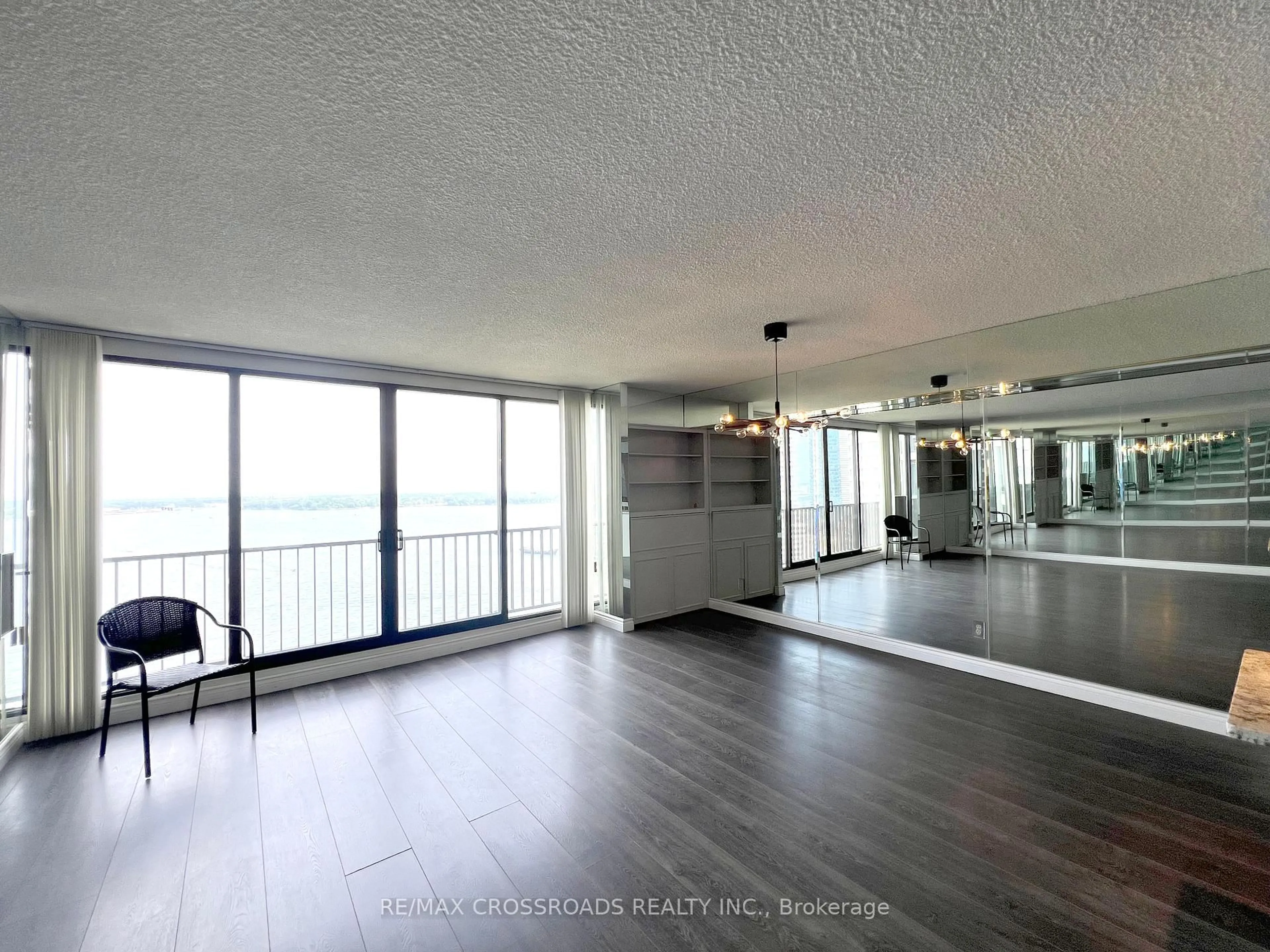 A pic of a room for 33 Harbour Sq #2212, Toronto Ontario M5J 2G2