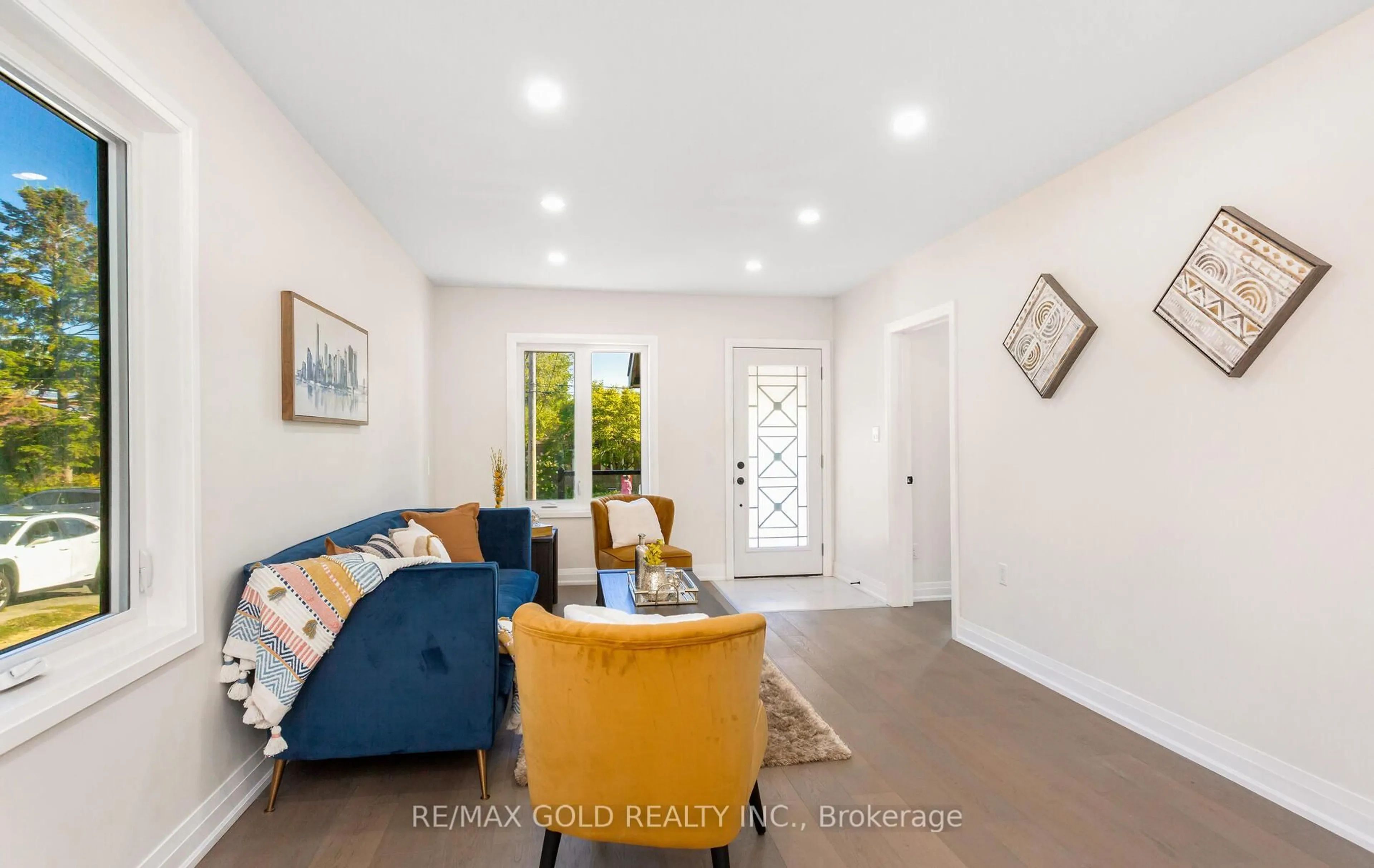 Living room with furniture, unknown for 316 Ellerslie Ave, Toronto Ontario M2R 1B7