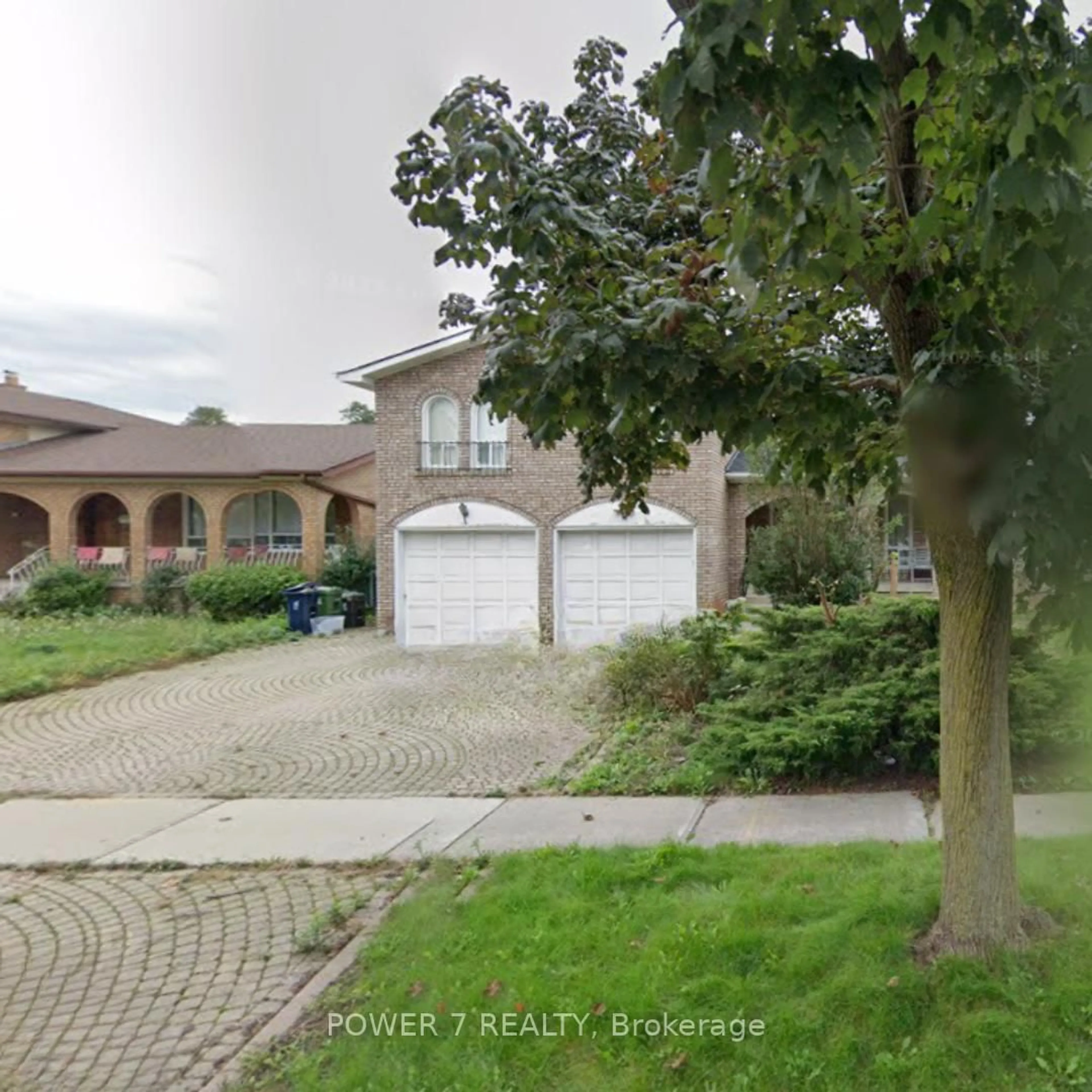 A pic from outside/outdoor area/front of a property/back of a property/a pic from drone, street for 33 Ernest Ave, Toronto Ontario M2J 3T4