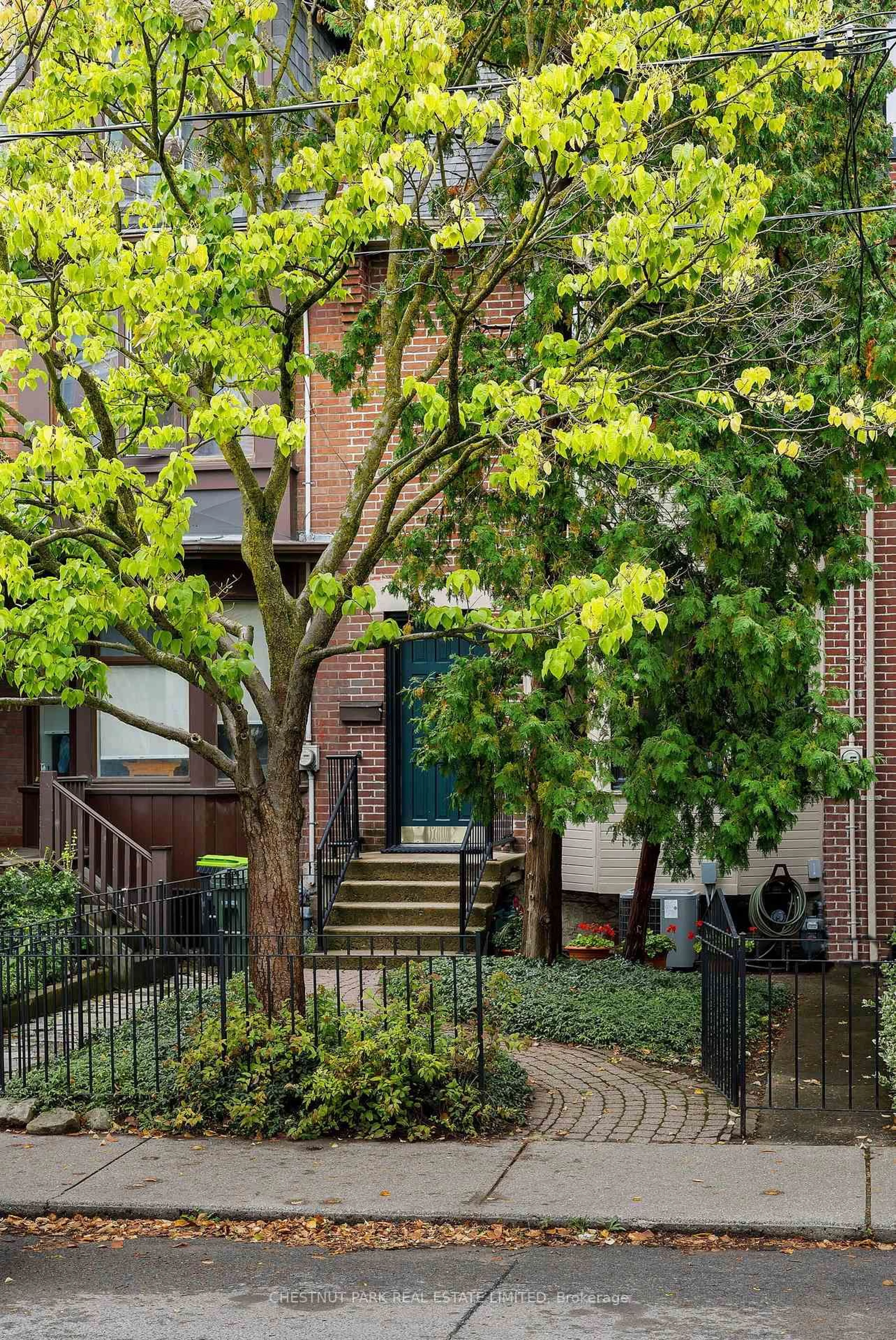 Home with brick exterior material, street for 272 Robert St, Toronto Ontario M5S 2K8