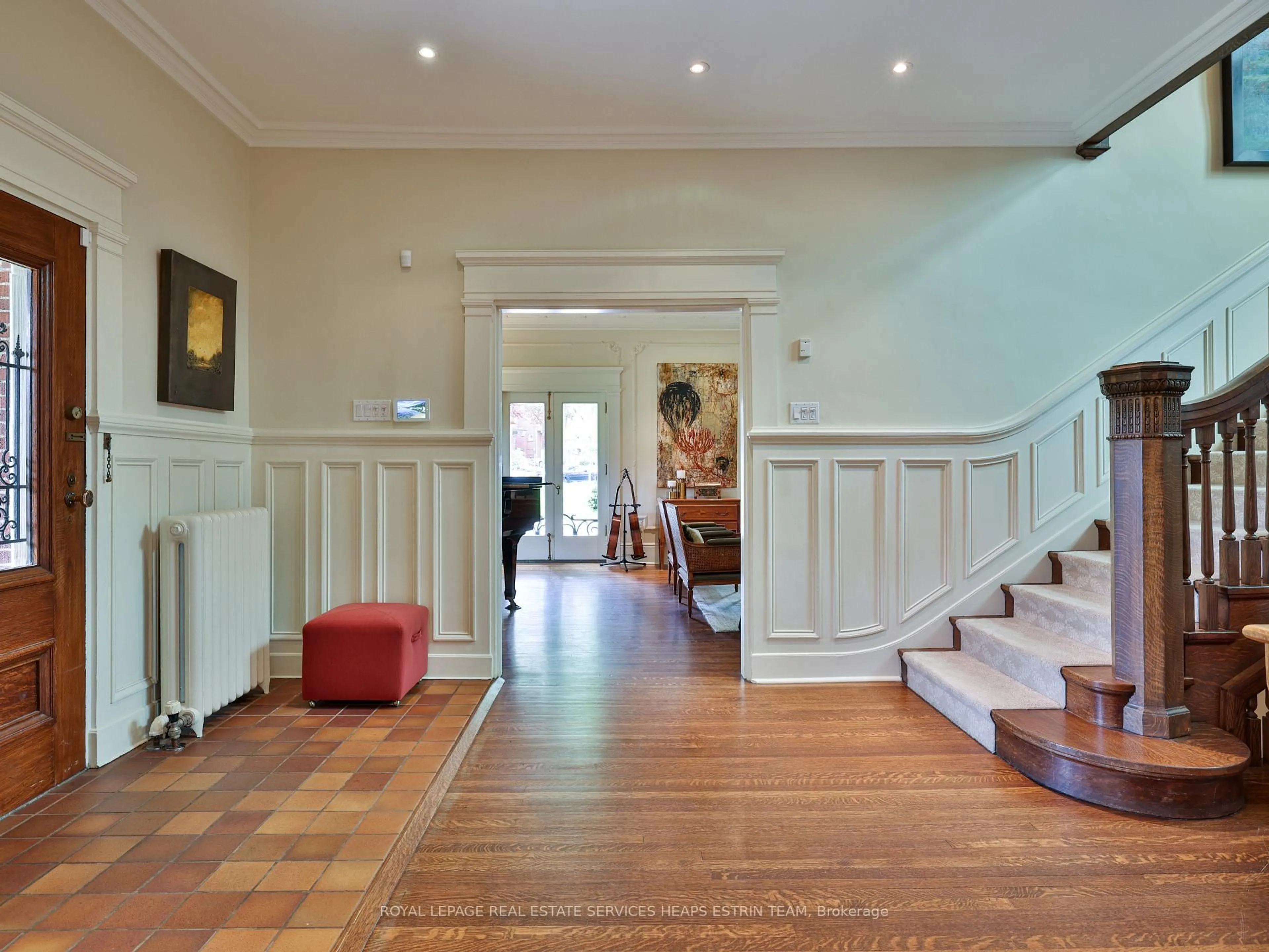 Indoor foyer for 139 Hudson Dr, Toronto Ontario M4T 2K4