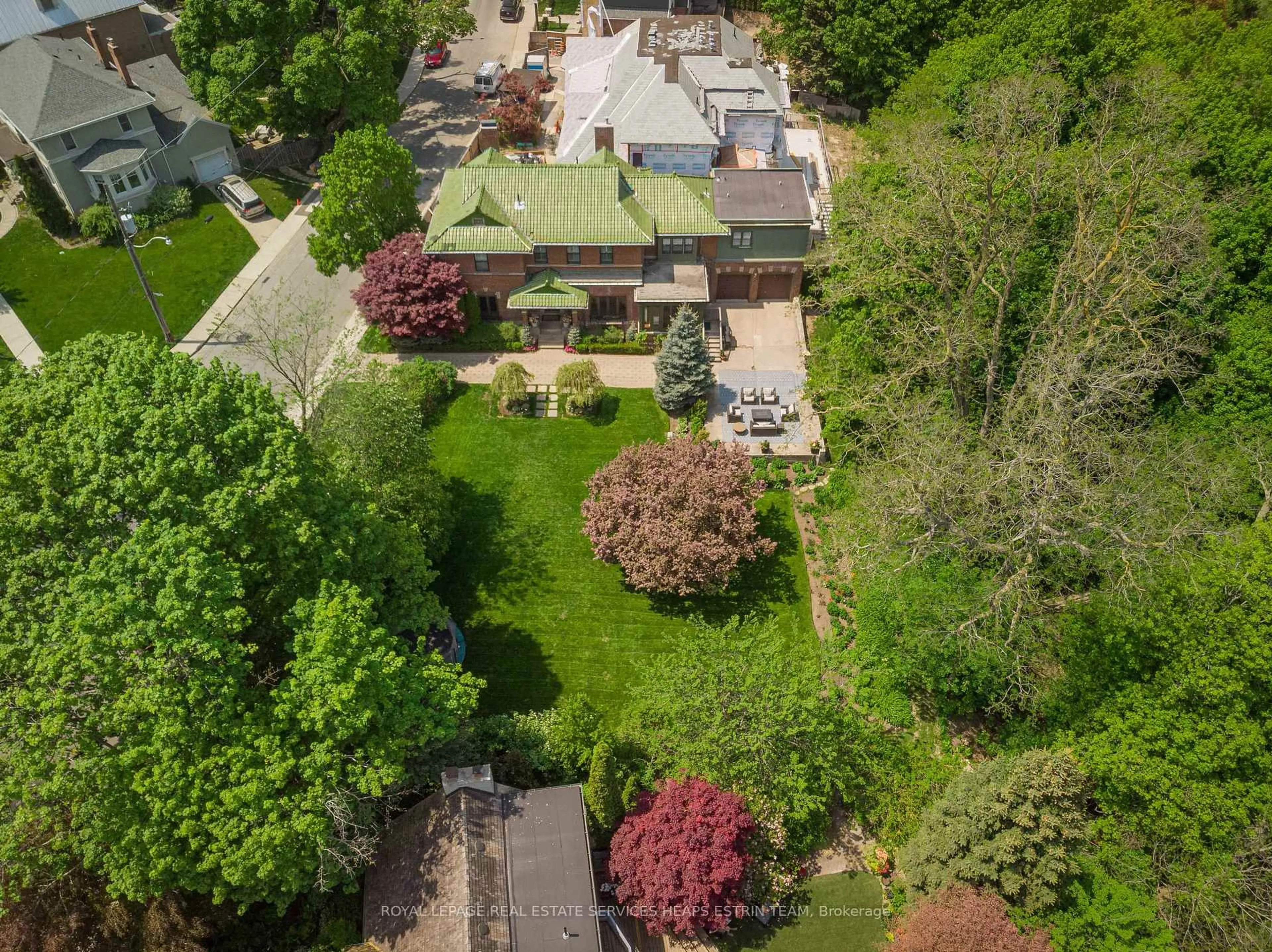 A pic from outside/outdoor area/front of a property/back of a property/a pic from drone, street for 133, 135 & 139 Hudson Dr, Toronto Ontario M4T 2K4