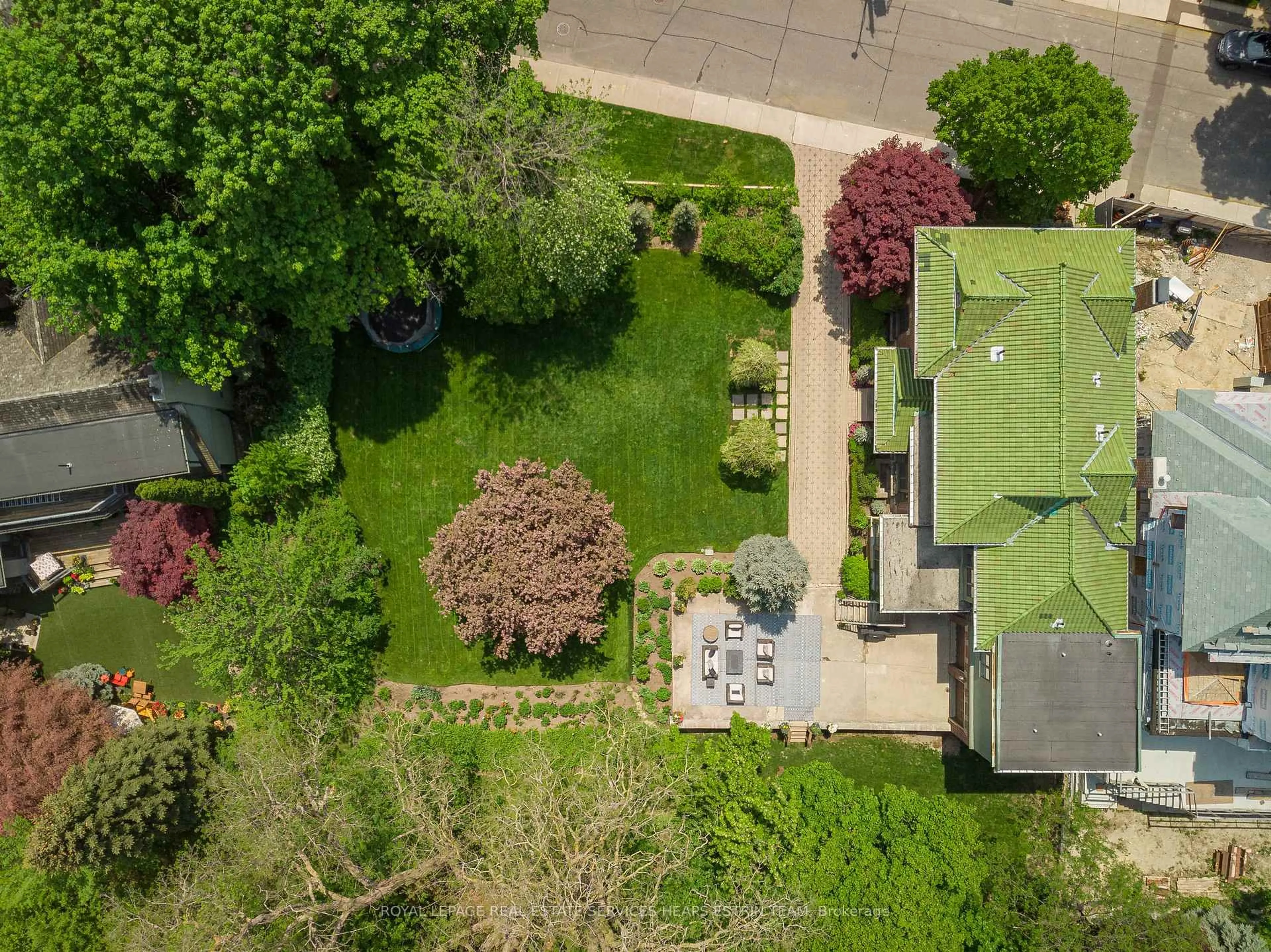 A pic from outside/outdoor area/front of a property/back of a property/a pic from drone, street for 133, 135 & 139 Hudson Dr, Toronto Ontario M4T 2K4