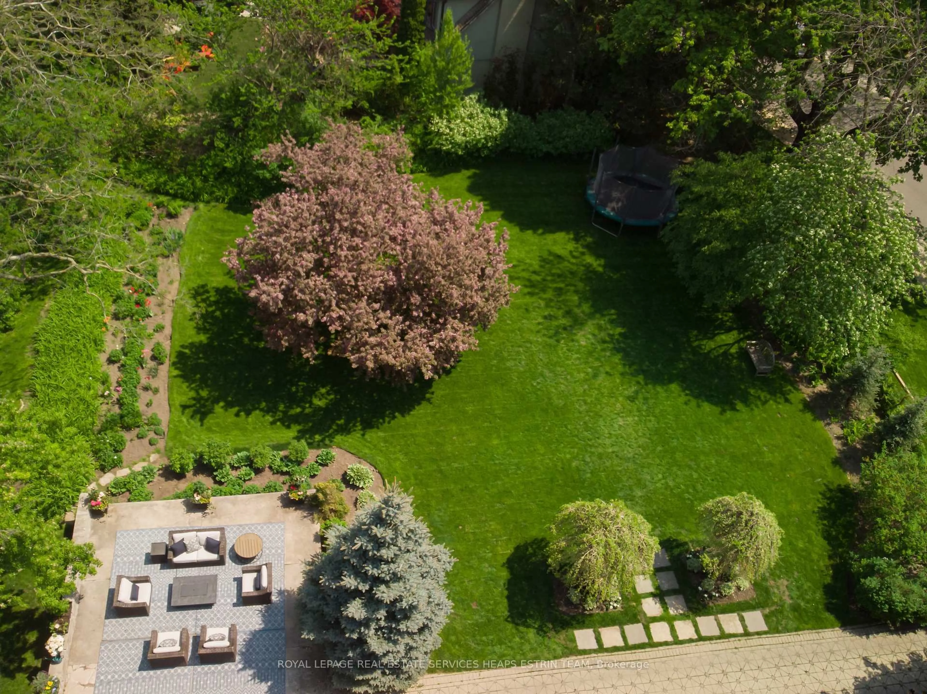 A pic from outside/outdoor area/front of a property/back of a property/a pic from drone, street for 133, 135 & 139 Hudson Dr, Toronto Ontario M4T 2K4