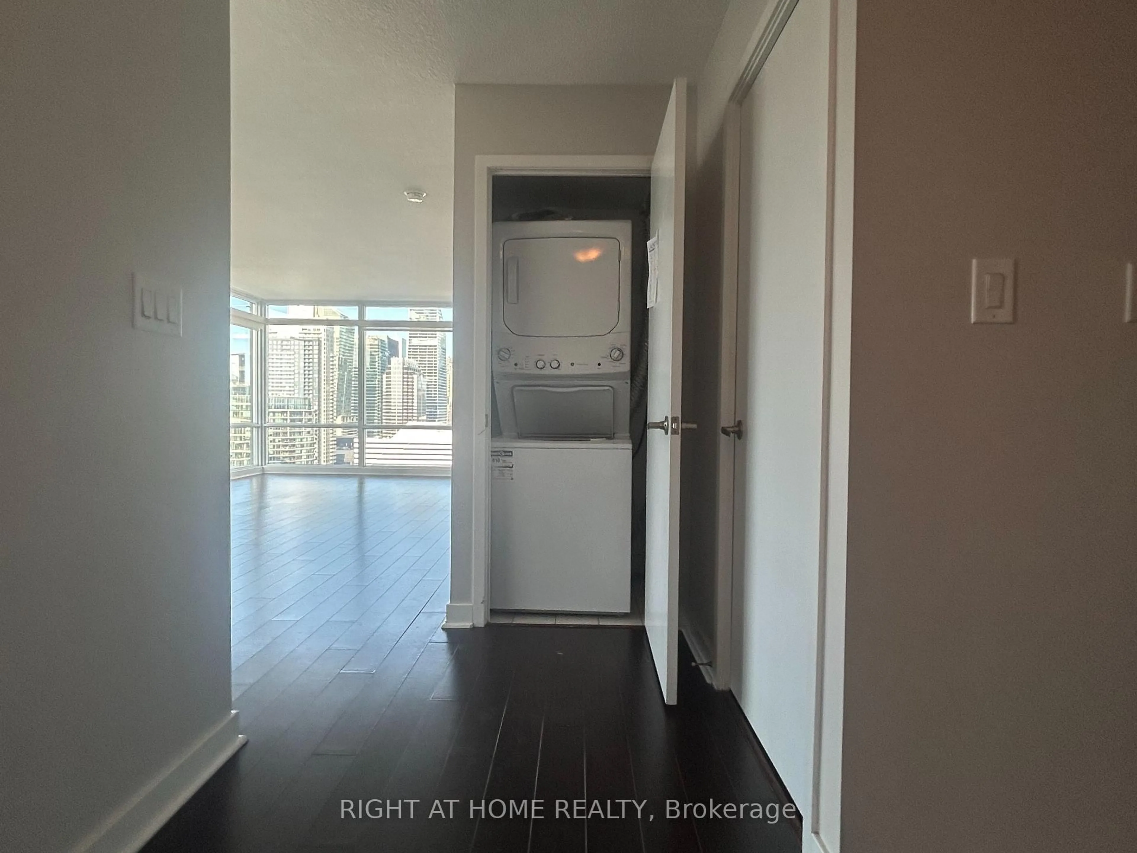 Indoor entryway for 25 Telegram Mews #3702, Toronto Ontario M5V 3Z1