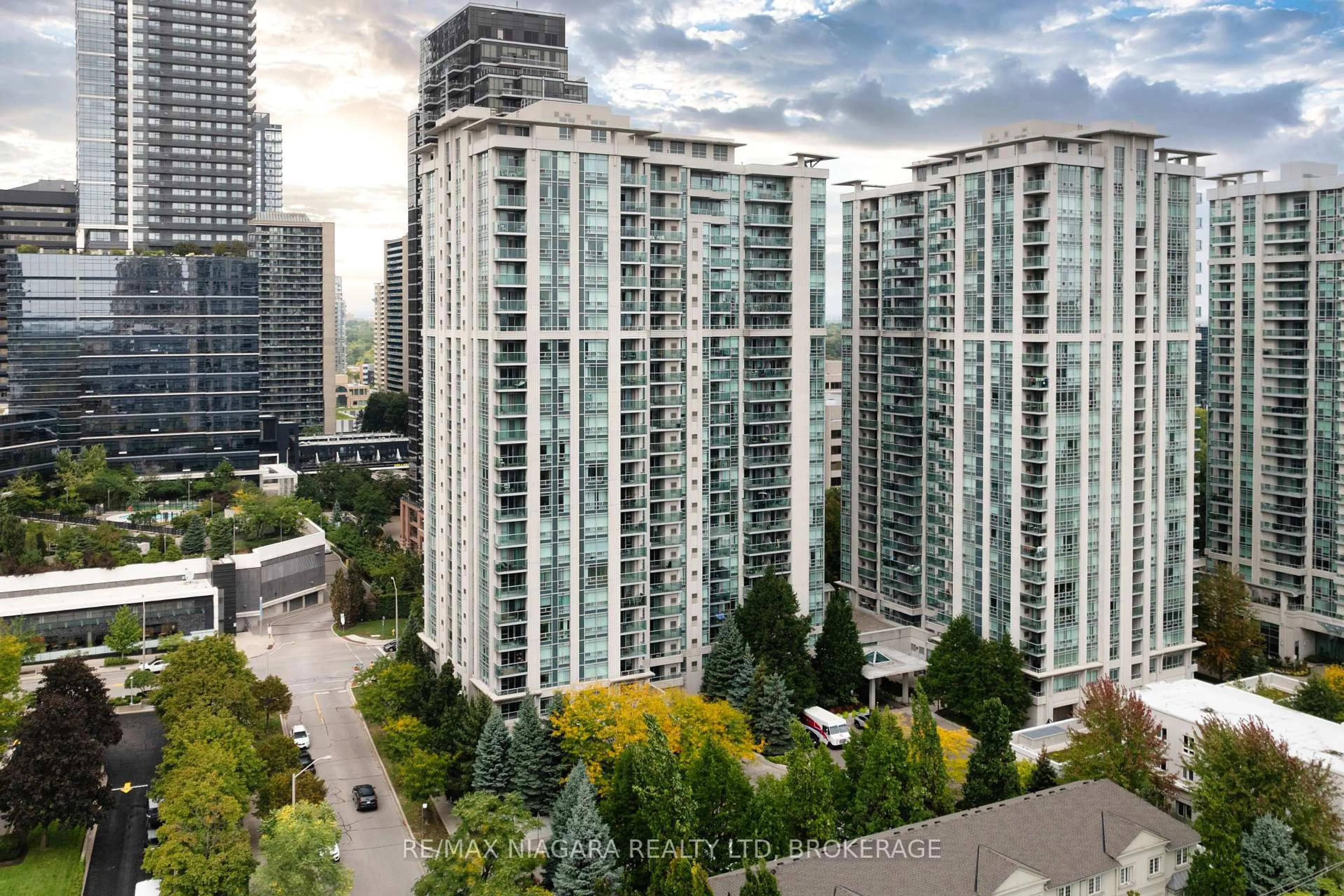 A pic from outside/outdoor area/front of a property/back of a property/a pic from drone, city buildings view from balcony for 31 Bales Ave #1116, Toronto Ontario M2N 7L6