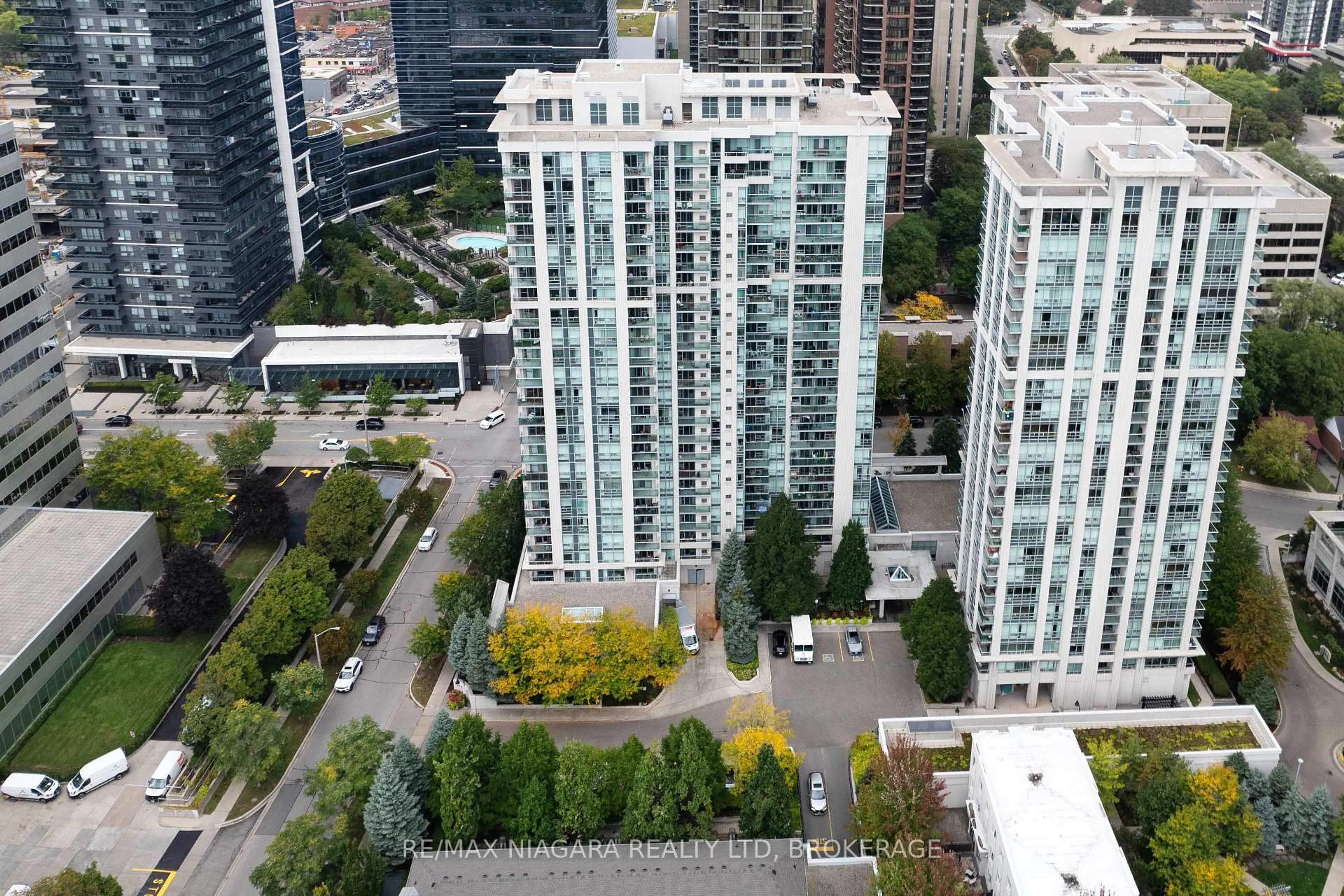 A pic from outside/outdoor area/front of a property/back of a property/a pic from drone, city buildings view from balcony for 31 Bales Ave #1116, Toronto Ontario M2N 7L6