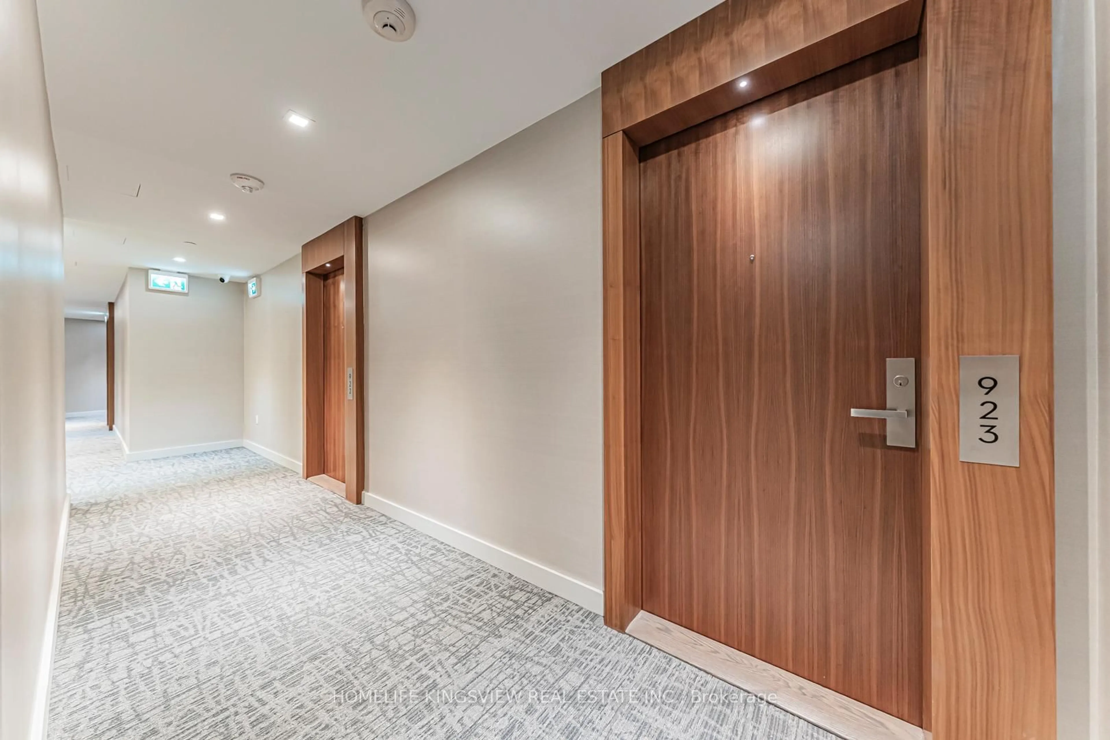 Indoor foyer for 15 Queens Quay #923, Toronto Ontario M5E 0C5