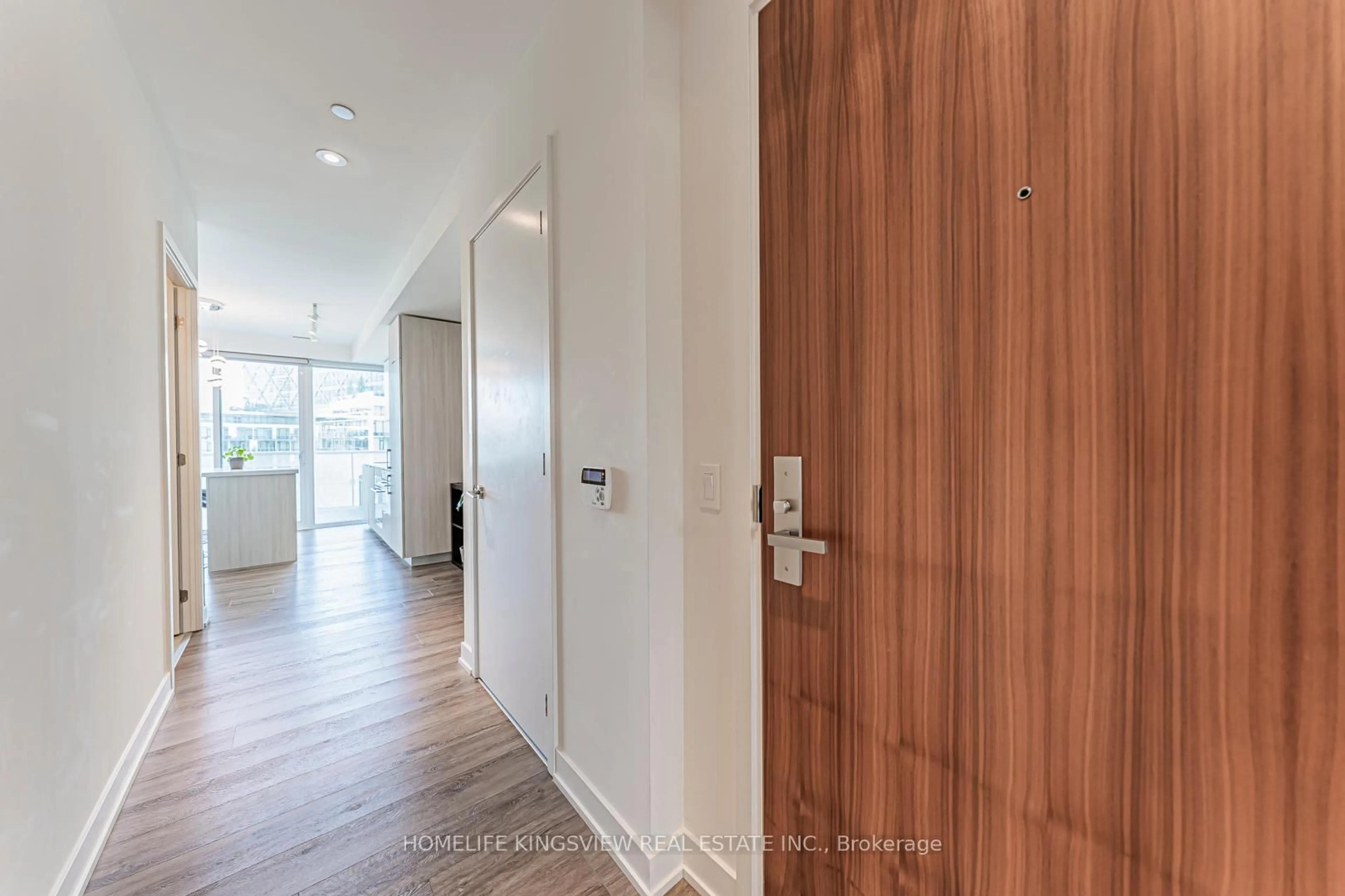 Indoor entryway for 15 Queens Quay #923, Toronto Ontario M5E 0C5