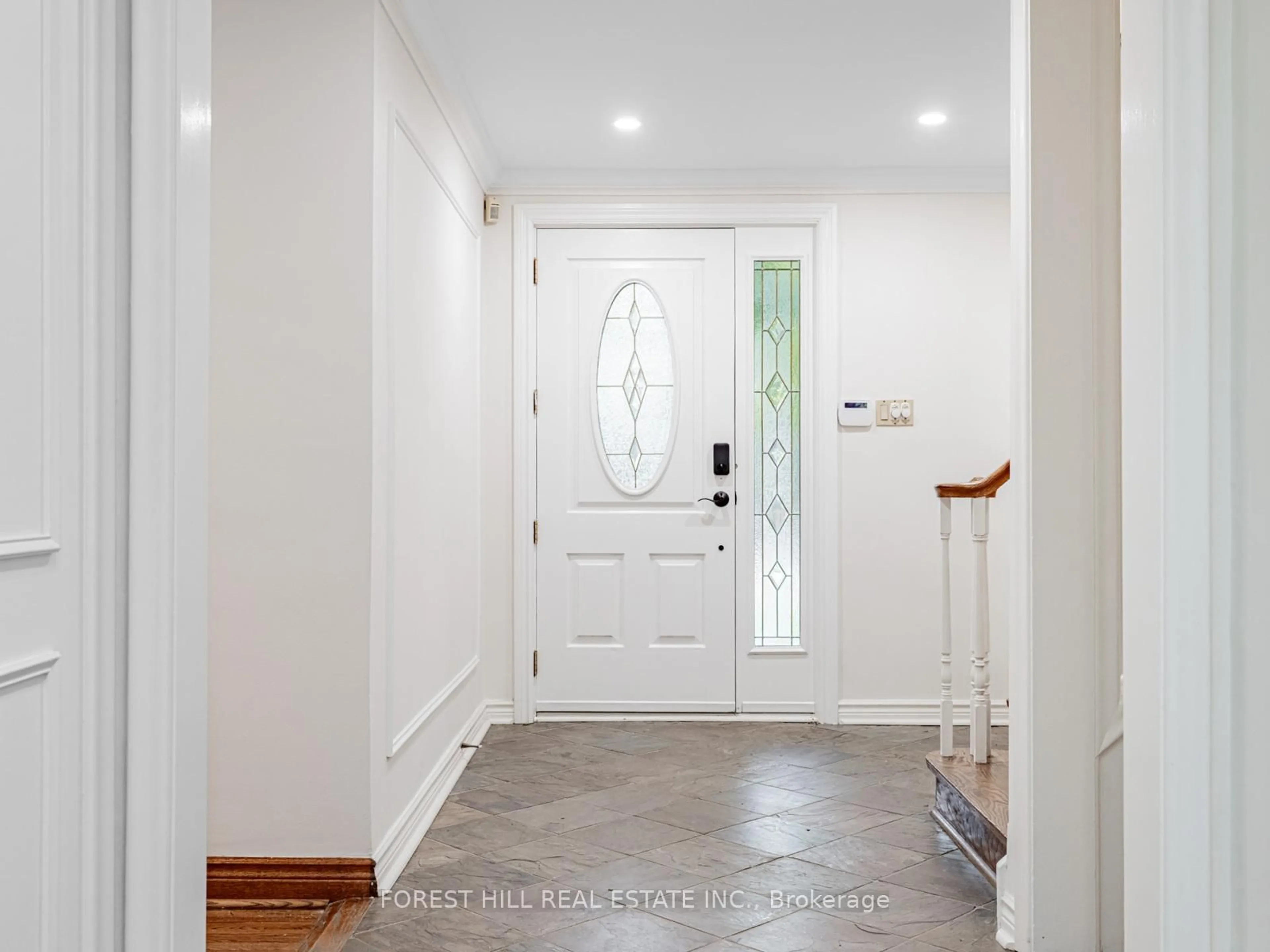 Indoor entryway for 54 Plymbridge Rd, Toronto Ontario M2P 1A3