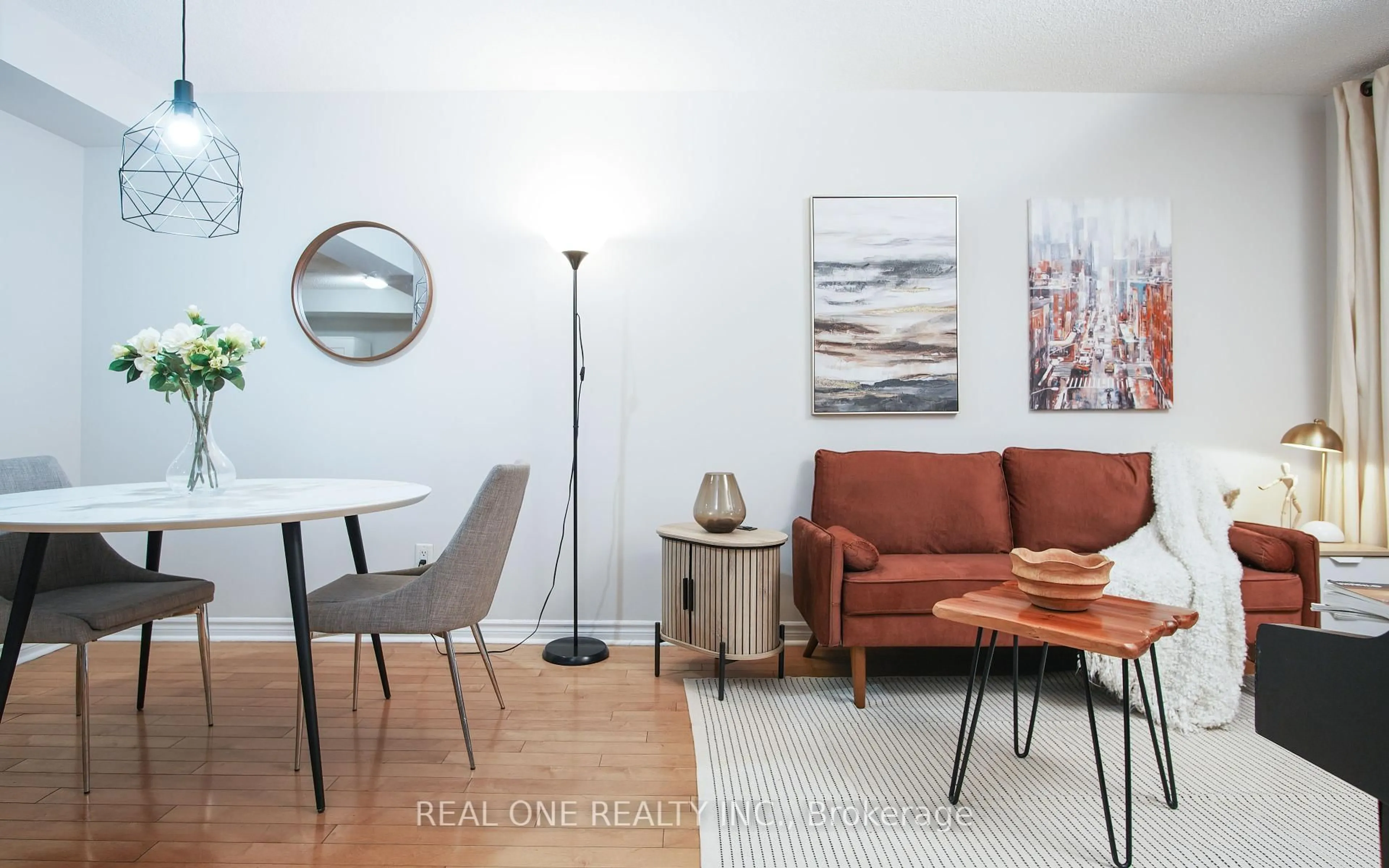 Living room with furniture, wood/laminate floor for 250 Wellington St #929, Toronto Ontario M5V 3P6