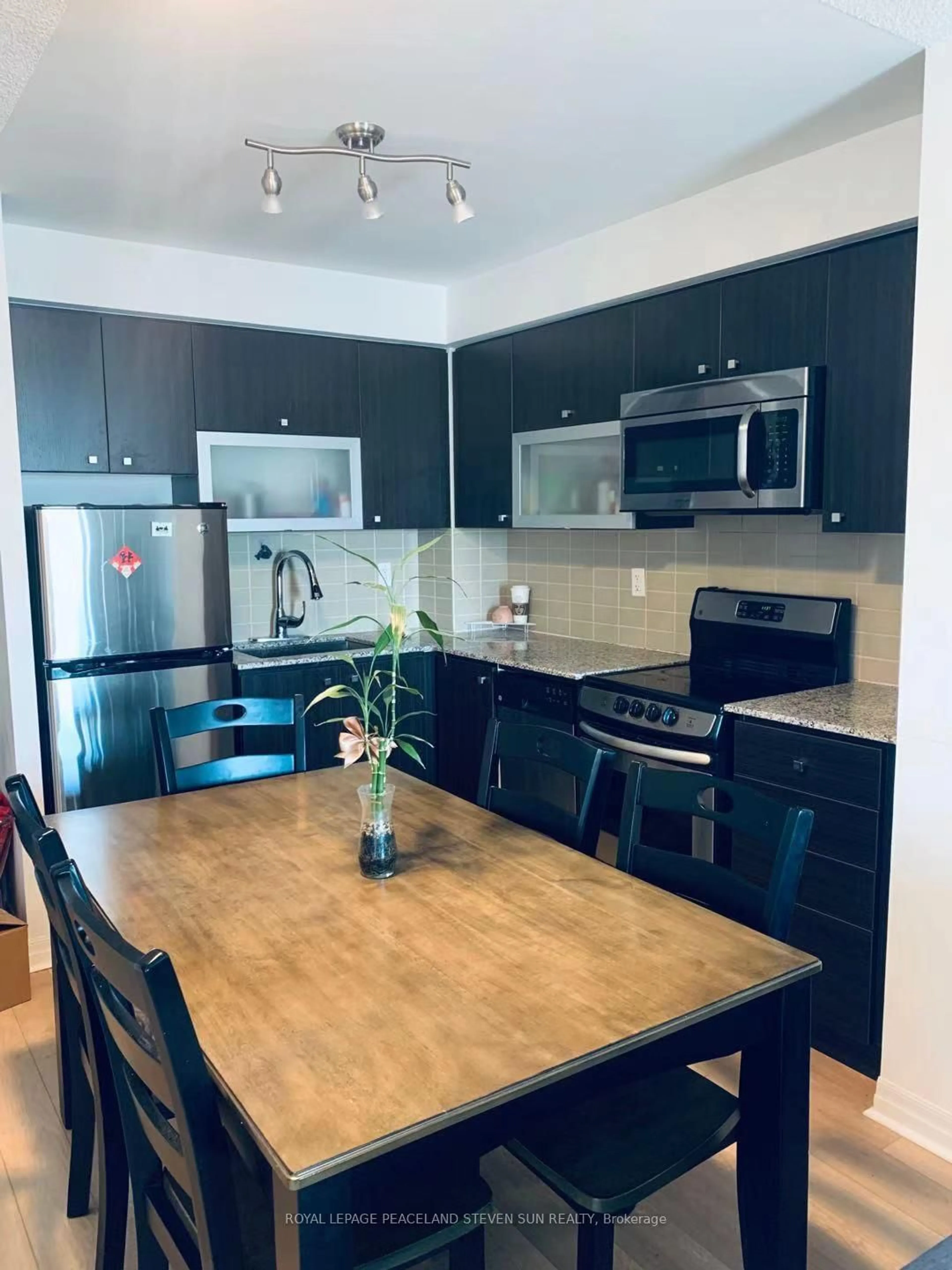 Open concept kitchen, unknown for 275 Yorkland Rd #1812, Toronto Ontario M2J 0B4