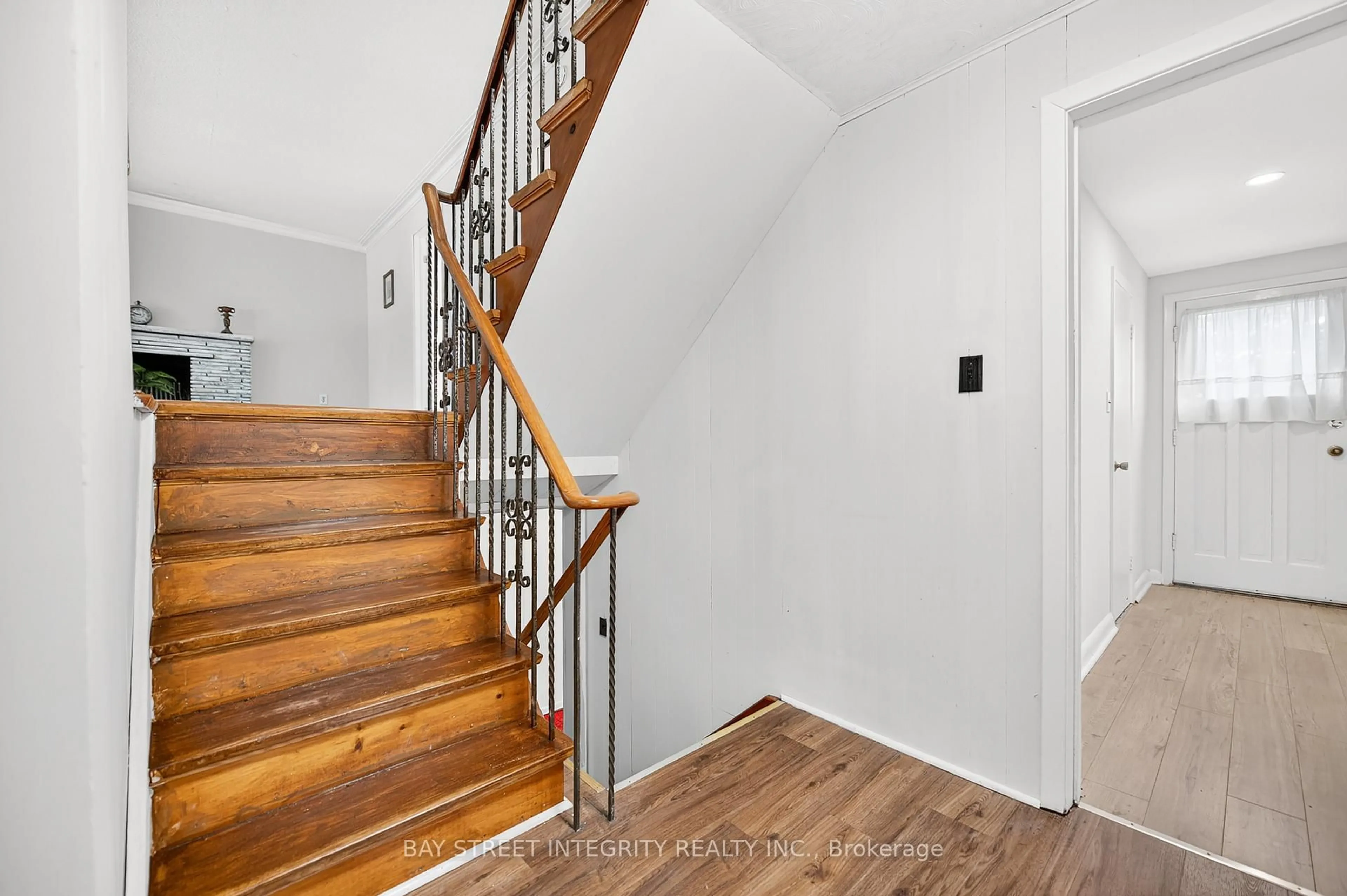 Unknown for 44 Bowerbank Dr, Toronto Ontario M2M 1Z8