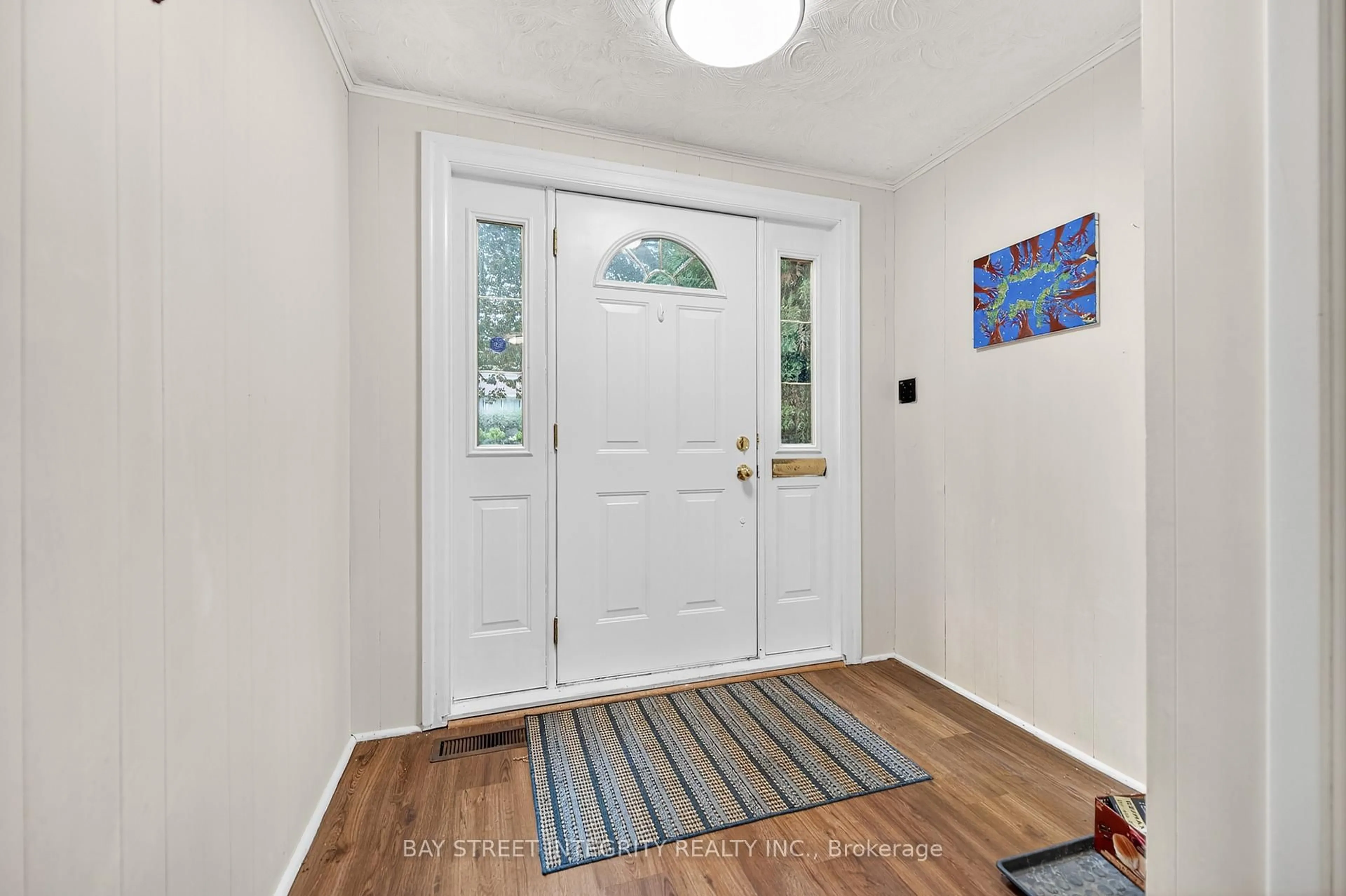 Indoor entryway for 44 Bowerbank Dr, Toronto Ontario M2M 1Z8