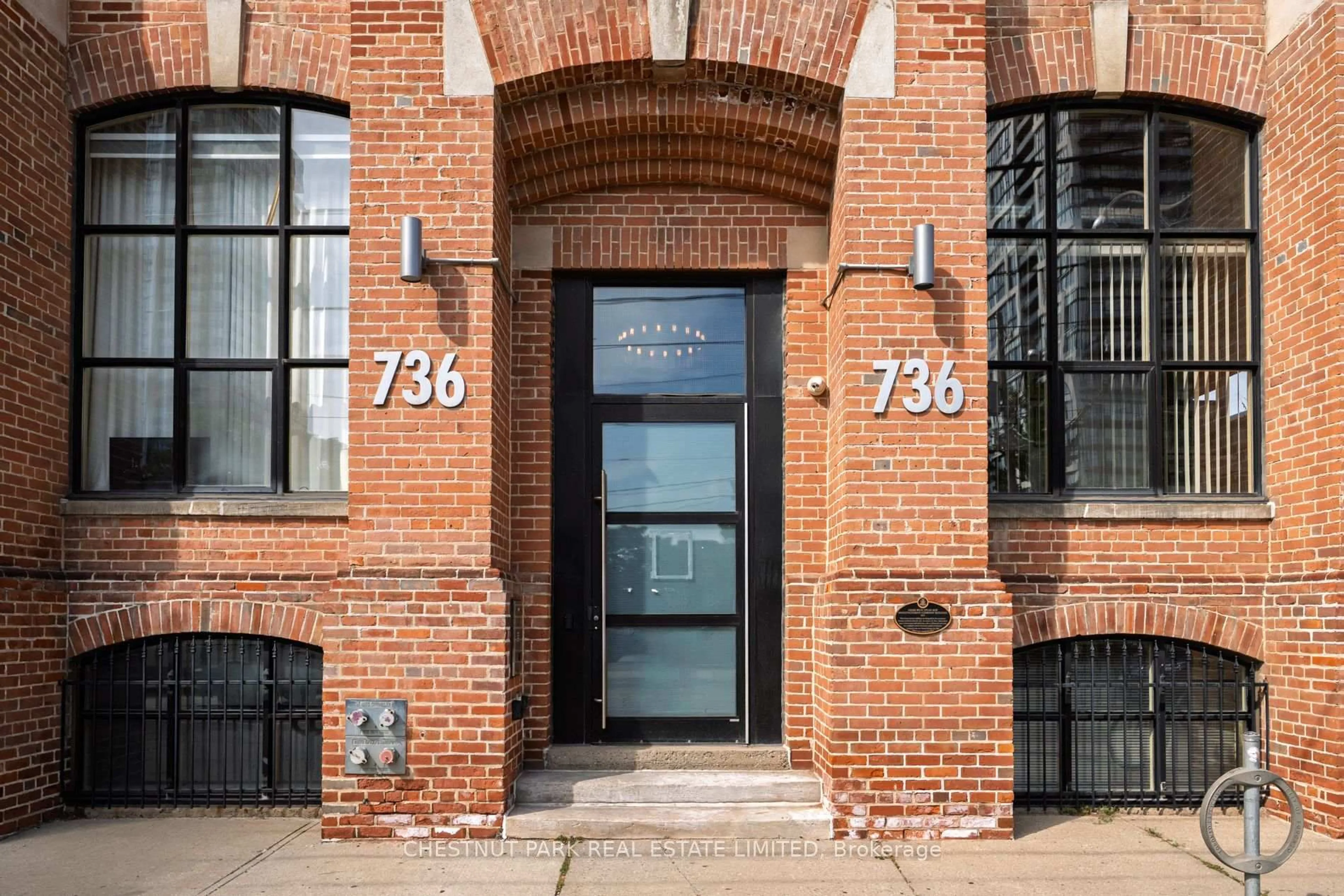 Home with brick exterior material, building for 736 Dundas St #201, Toronto Ontario M5A 2C5