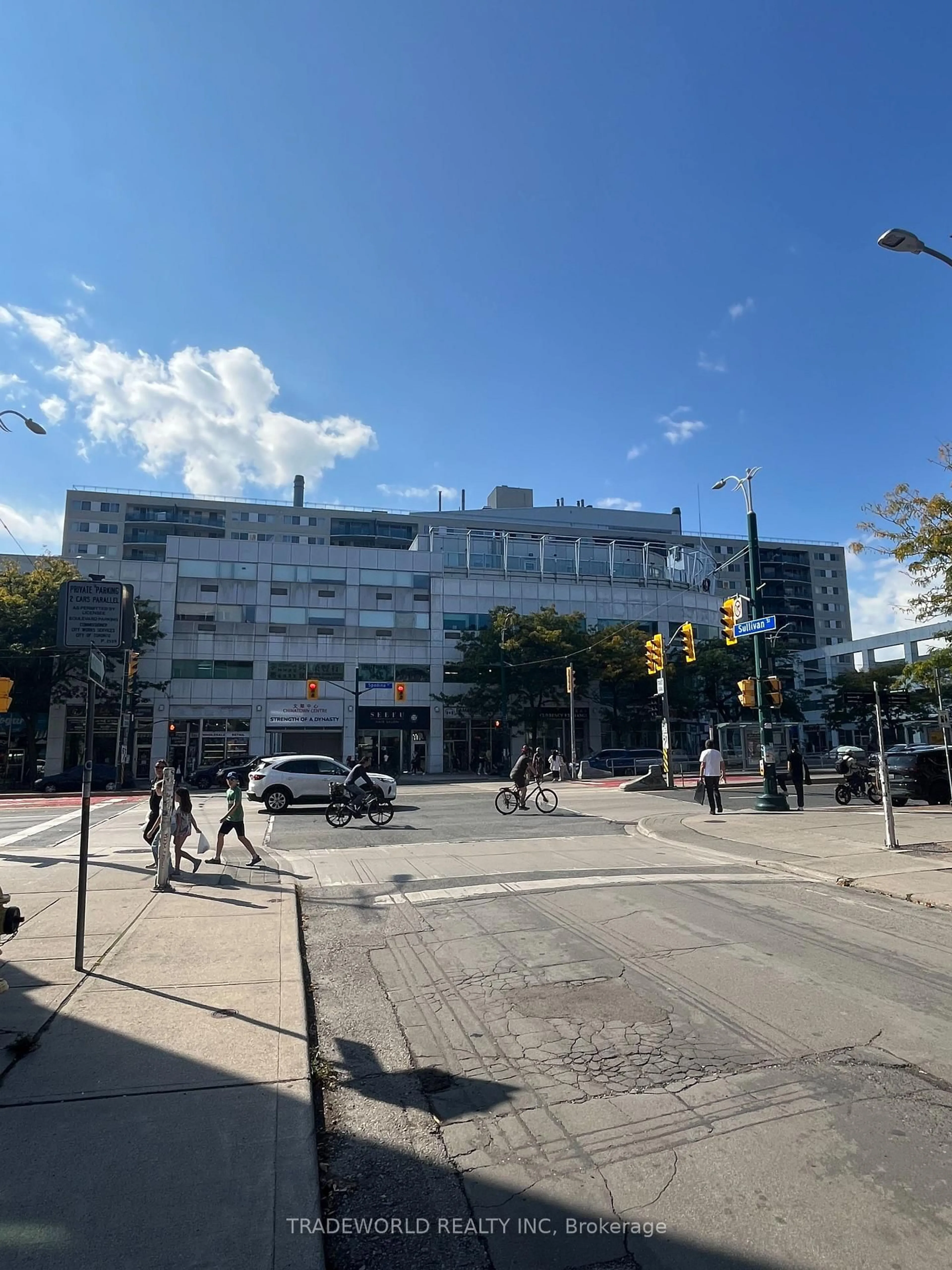 Blurry image for 99 Cameron St #520, Toronto Ontario M5T 3A2