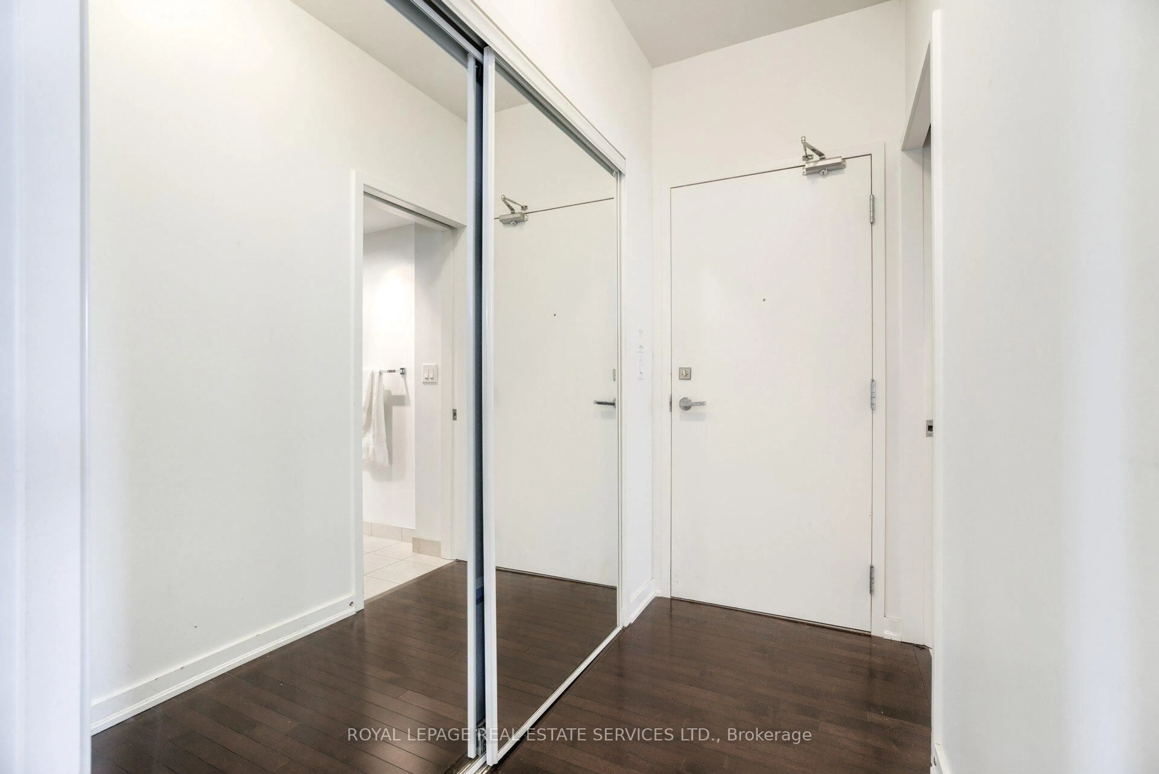 Unknown for 12 York St #407, Toronto Ontario M5J 0A9