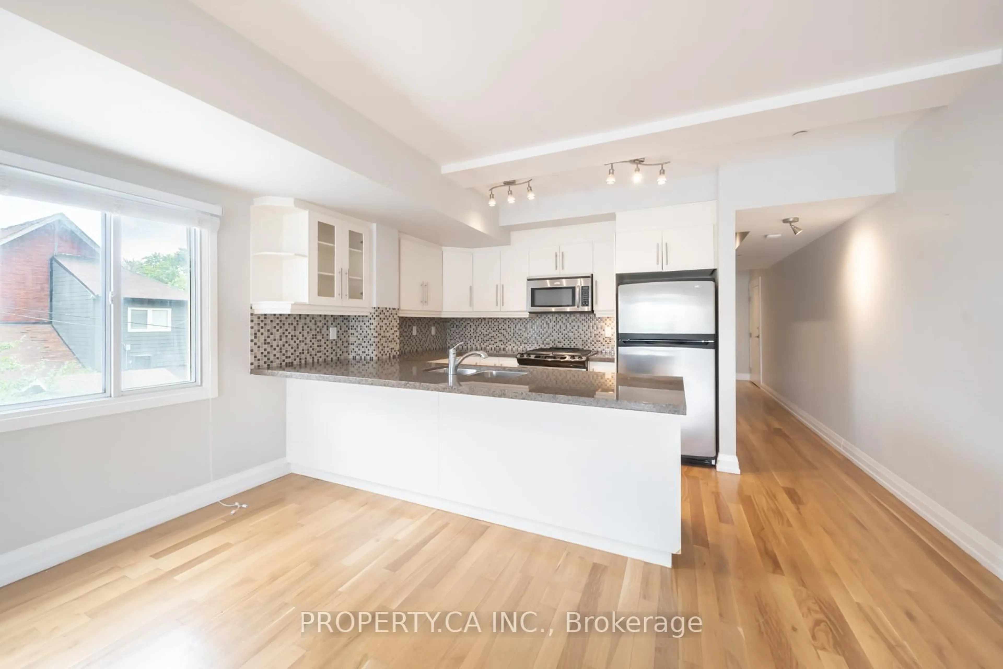 Open concept kitchen, wood/laminate floor for 473 Dupont St #2, Toronto Ontario M6G 1Y6
