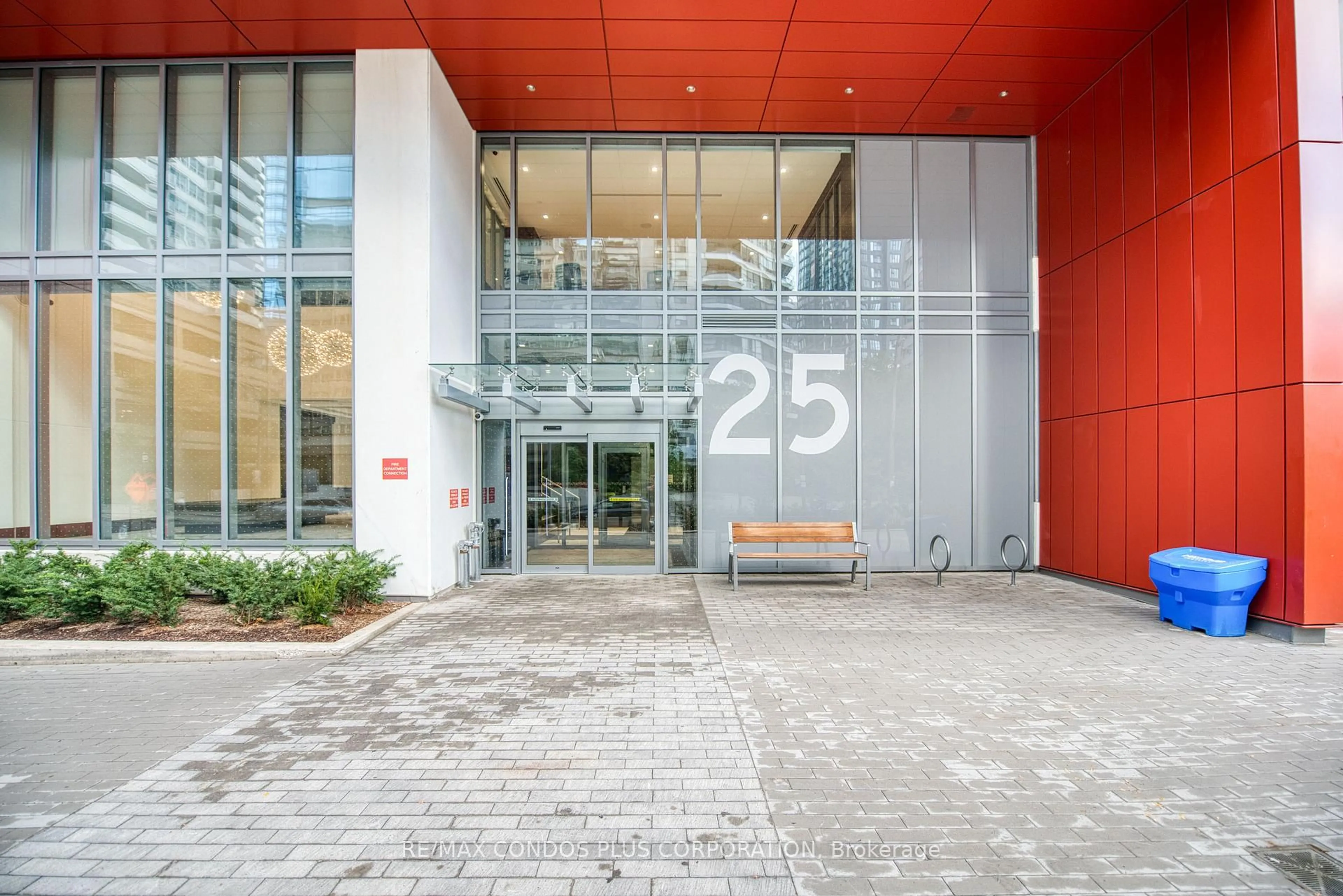 Indoor foyer for 25 Holly St #2007, Toronto Ontario M4S 0E3