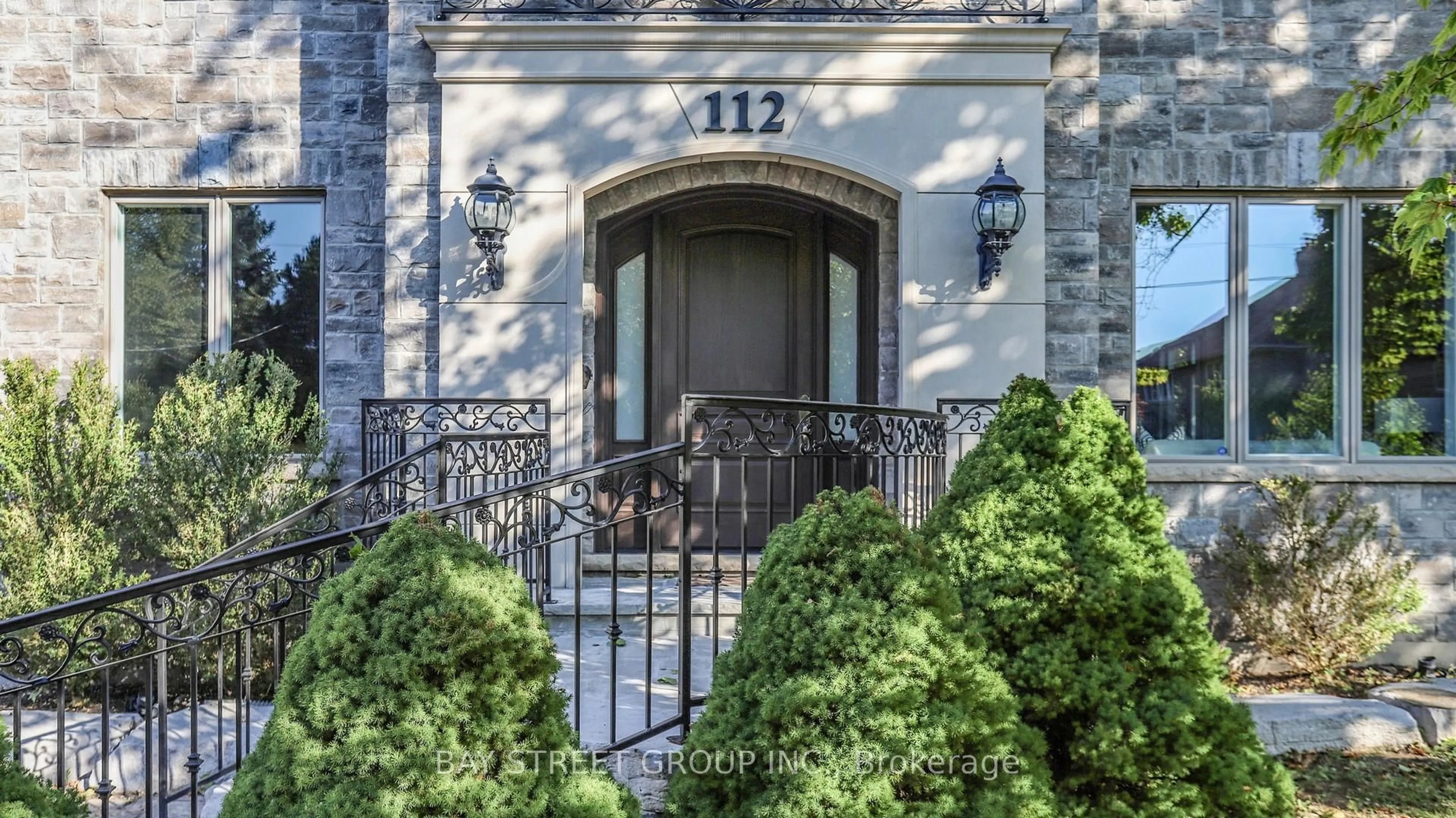 Indoor entryway for 112 Centre Ave, Toronto Ontario M2M 2L8